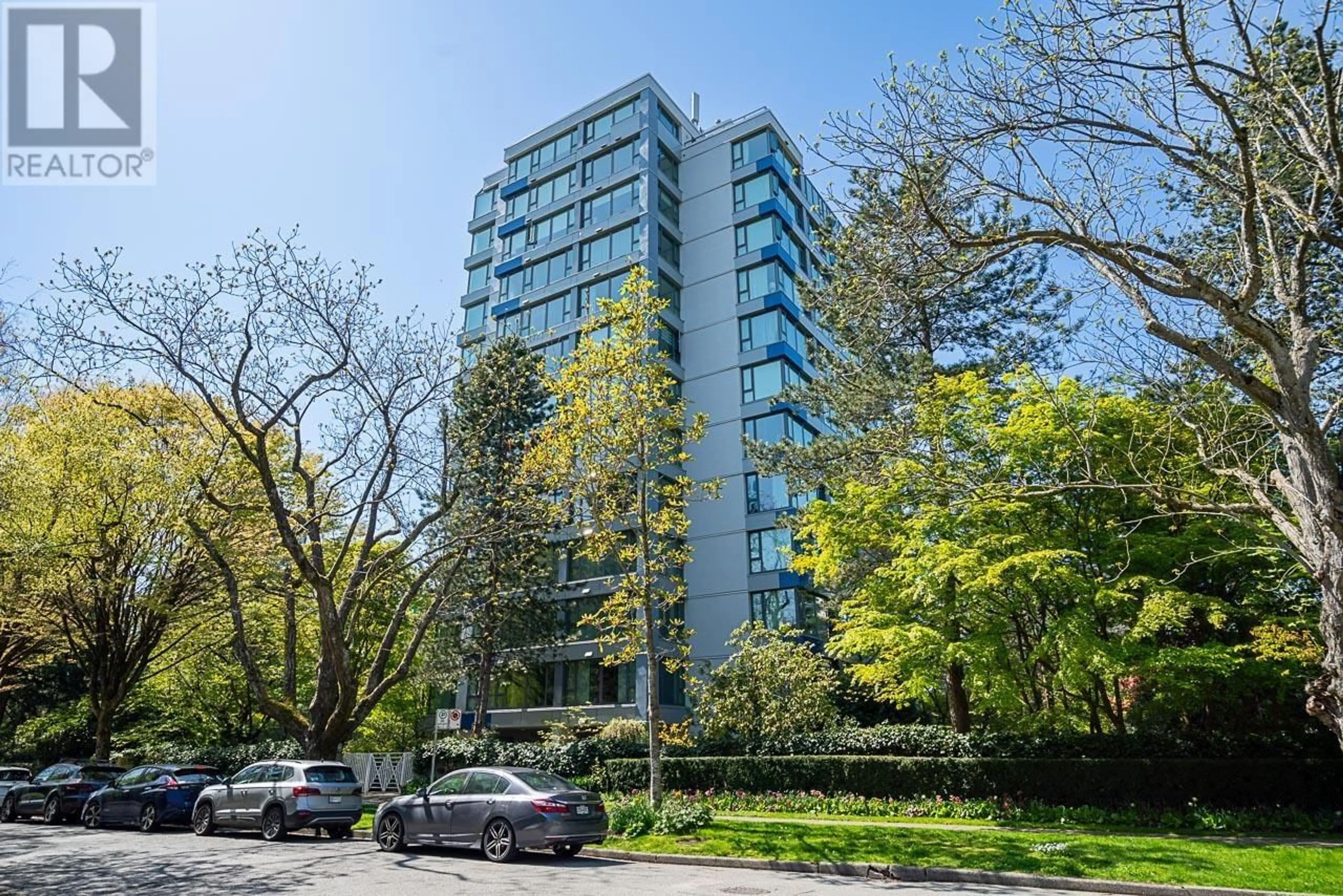 Indoor foyer for 903 - 5425 YEW STREET, Vancouver British Columbia V6M3X7