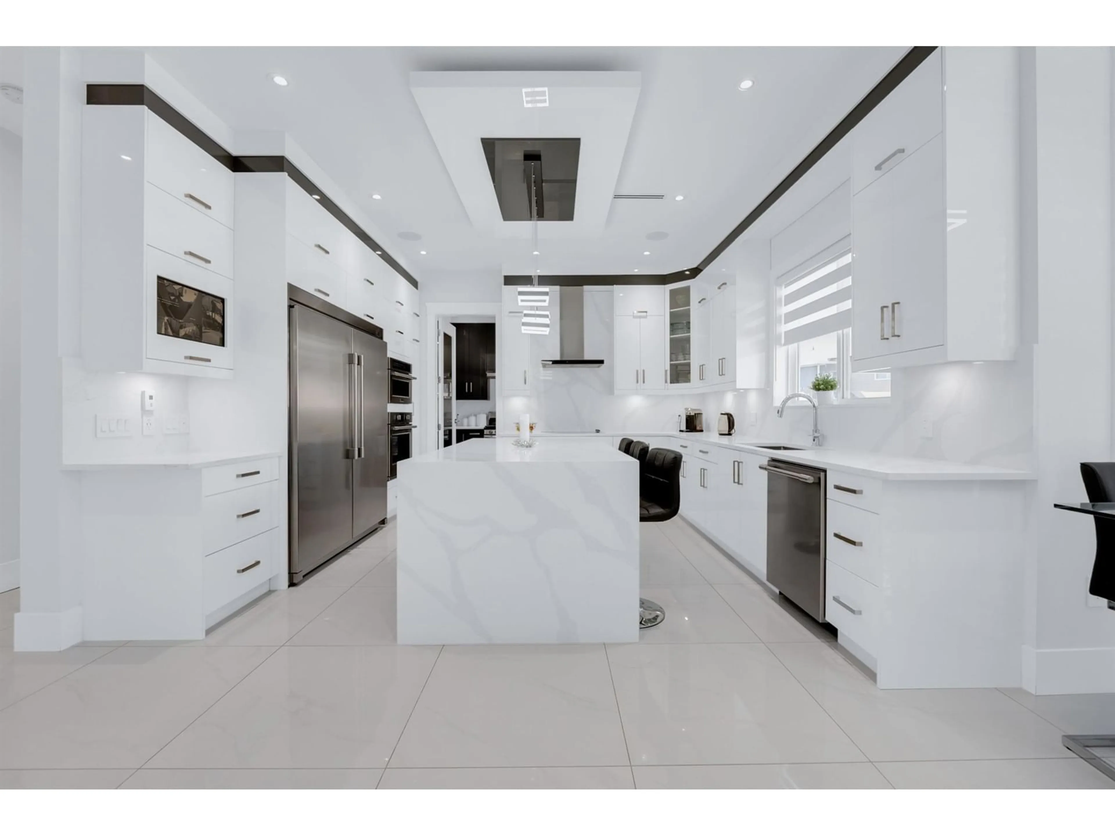 Contemporary kitchen, ceramic/tile floor for 2952 BERGMAN, Abbotsford British Columbia V4X1H3