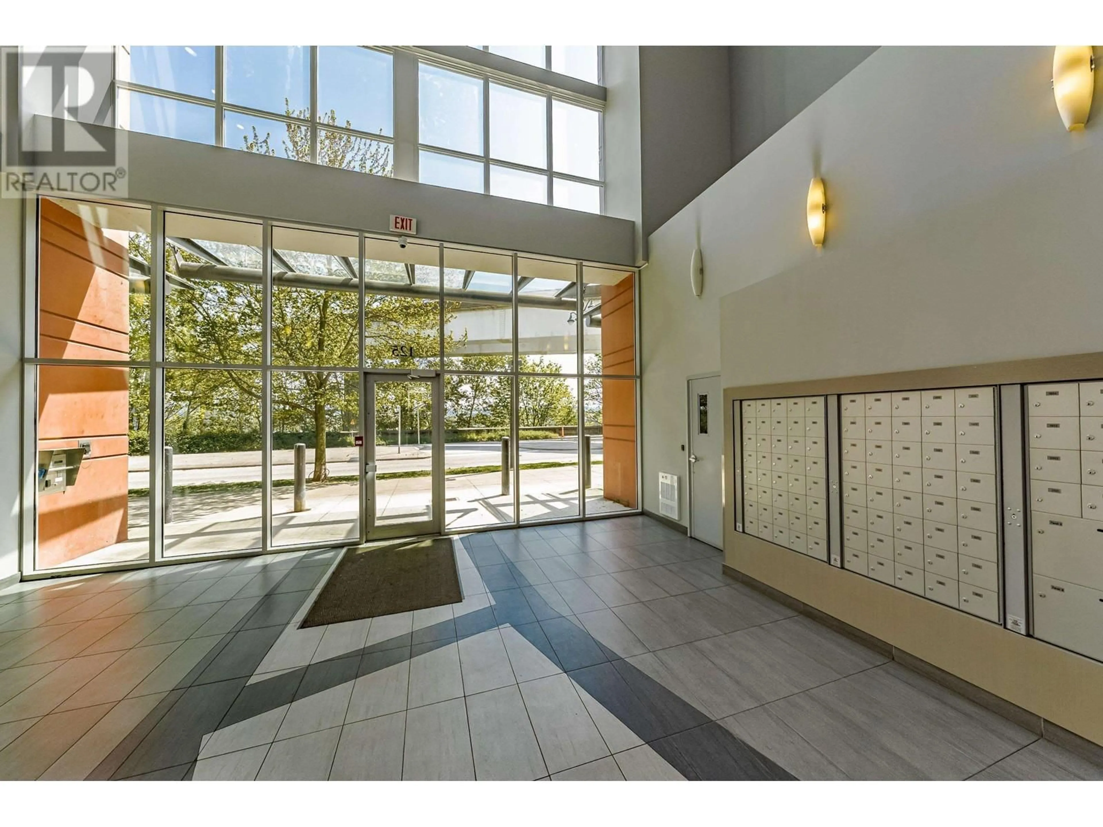 Indoor foyer for 1001 - 125 COLUMBIA STREET, New Westminster British Columbia V3L0G8