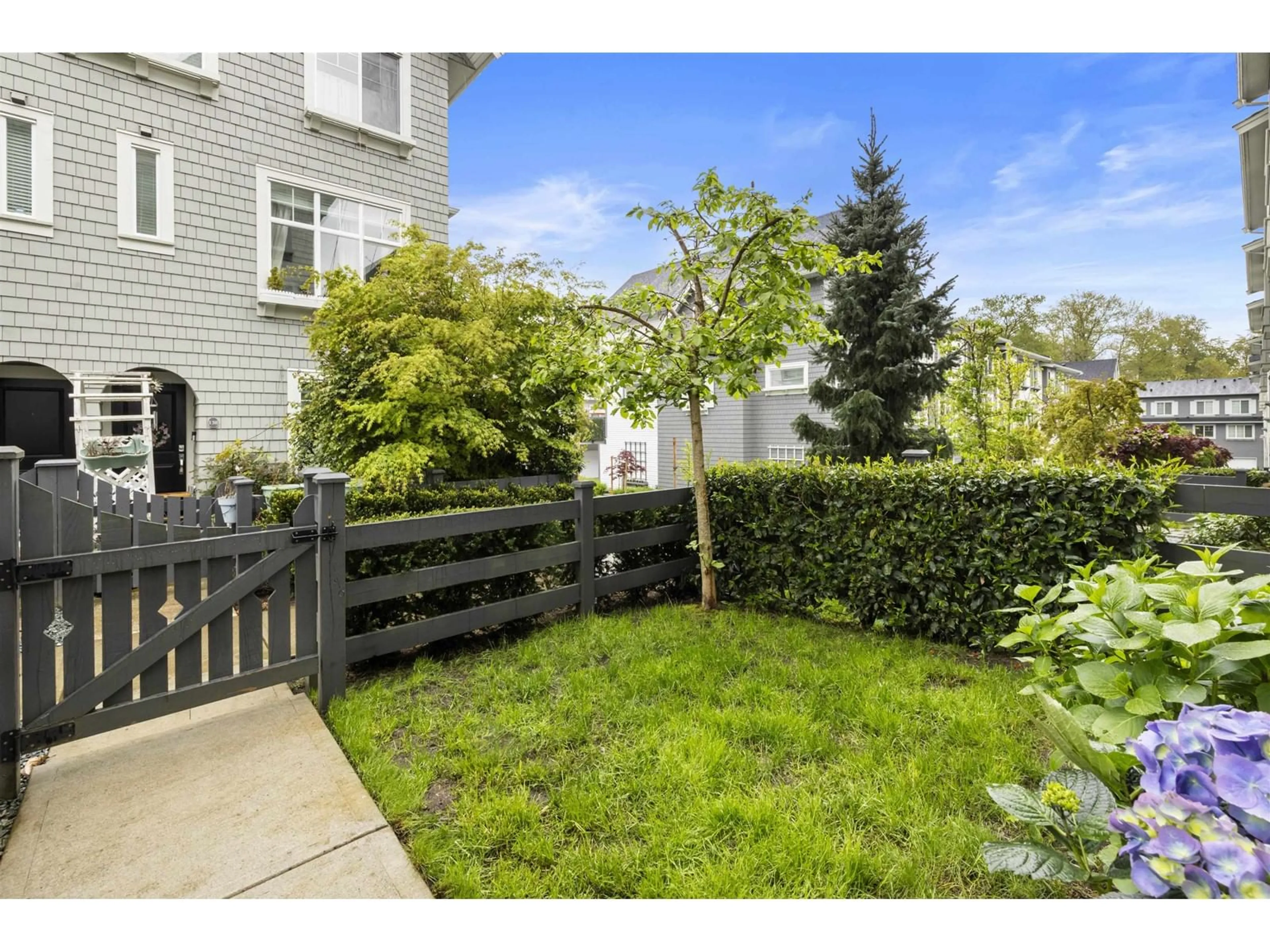 Patio, street for 49 - 8168 136A, Surrey British Columbia V3W2Z6