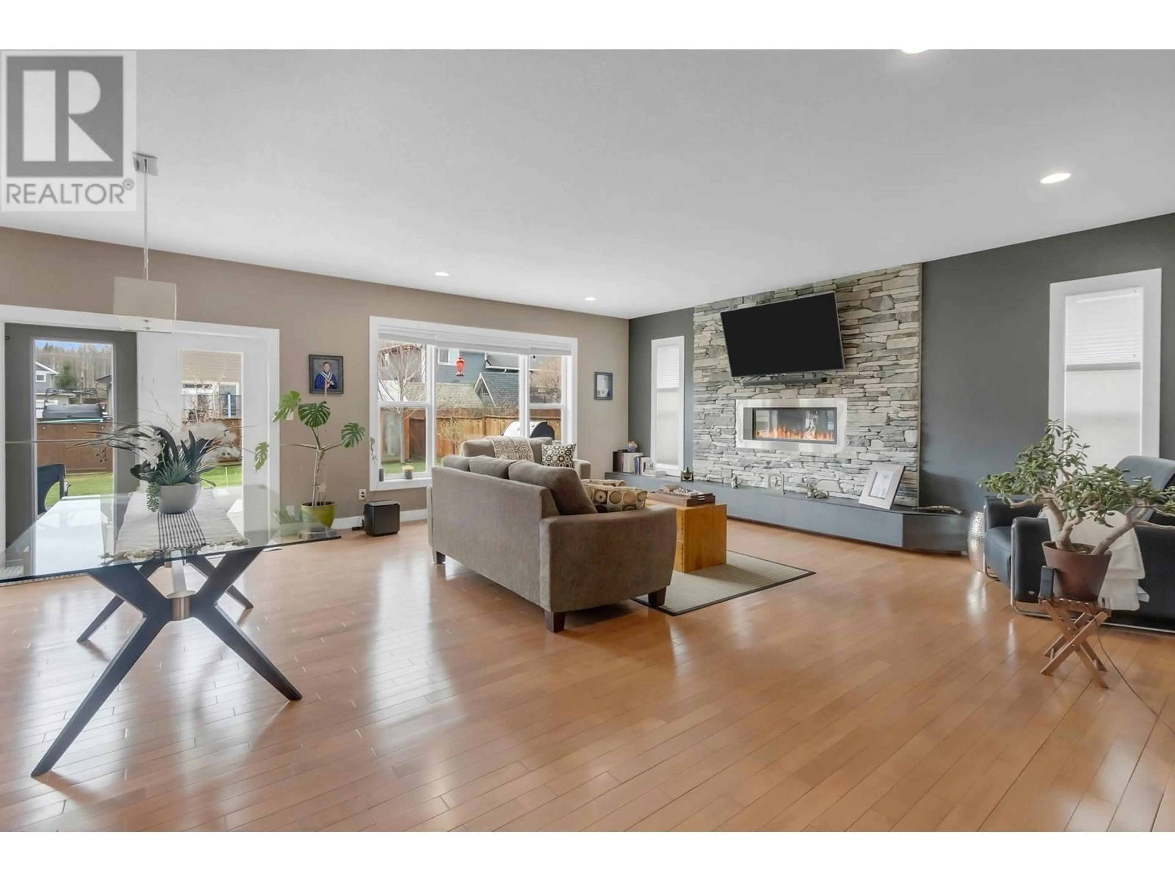 Living room with furniture, unknown for 2535 MAURICE DRIVE, Prince George British Columbia V2N0B9