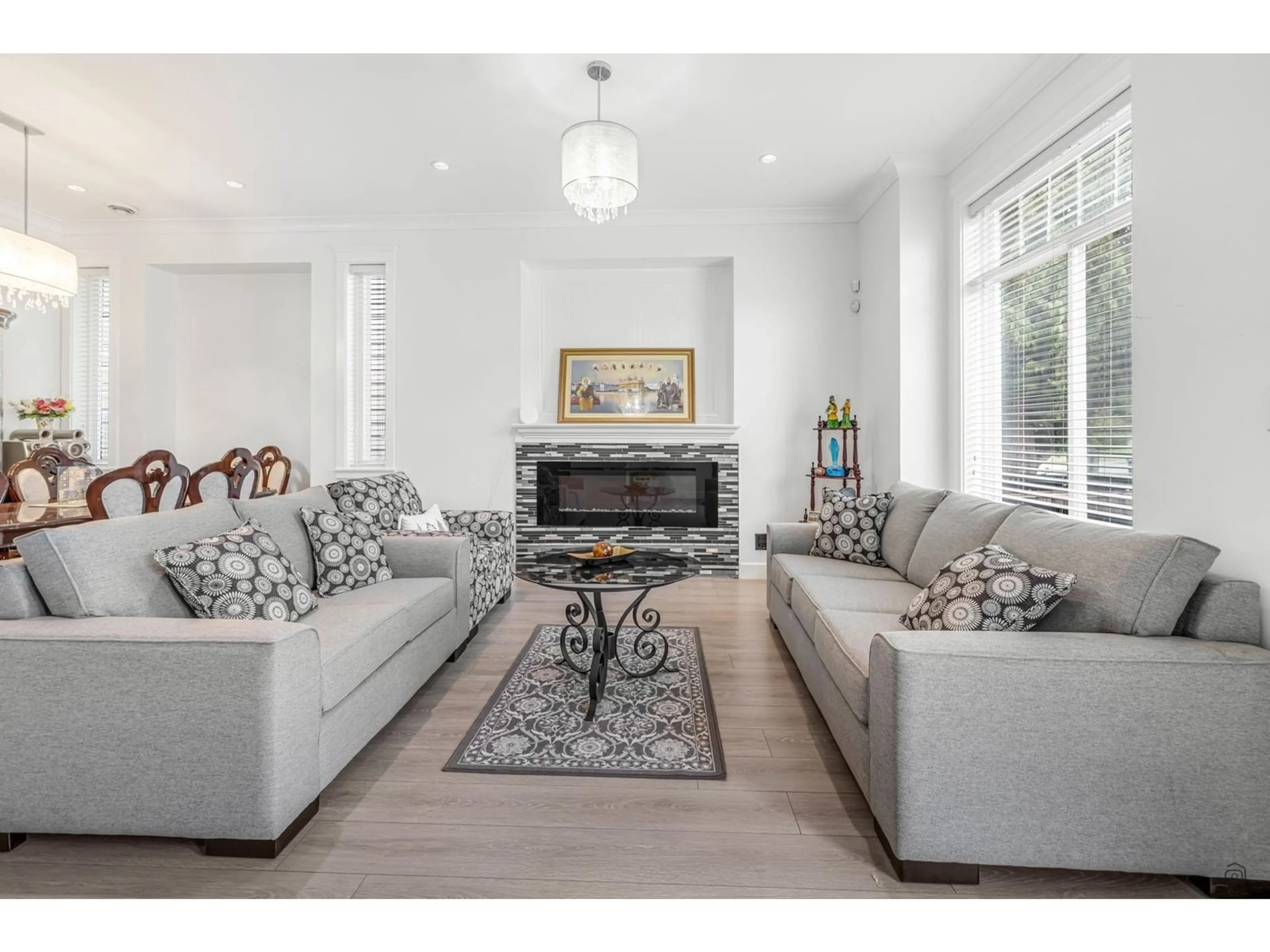 Living room with furniture, unknown for 14119 60, Surrey British Columbia V3X0G1