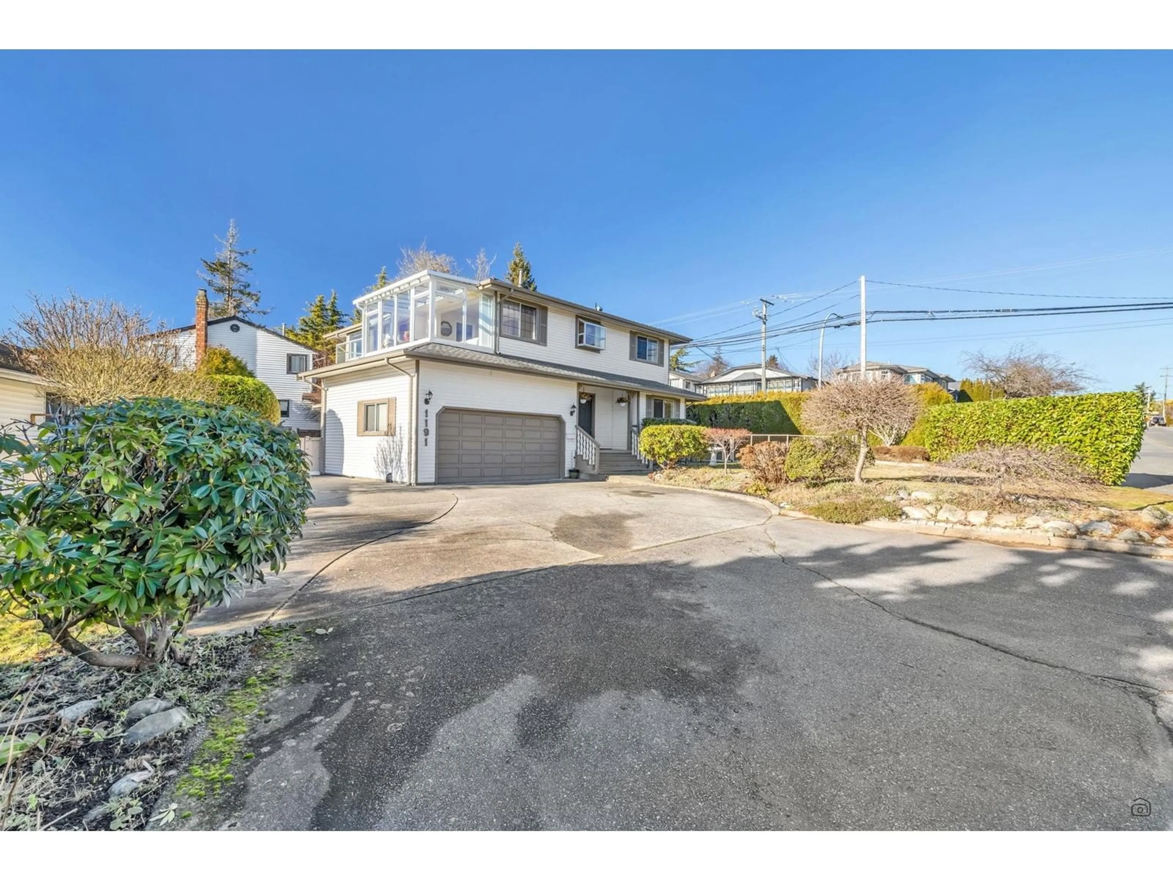 A pic from outside/outdoor area/front of a property/back of a property/a pic from drone, street for 1191 FINLAY, White Rock British Columbia V4B4K9