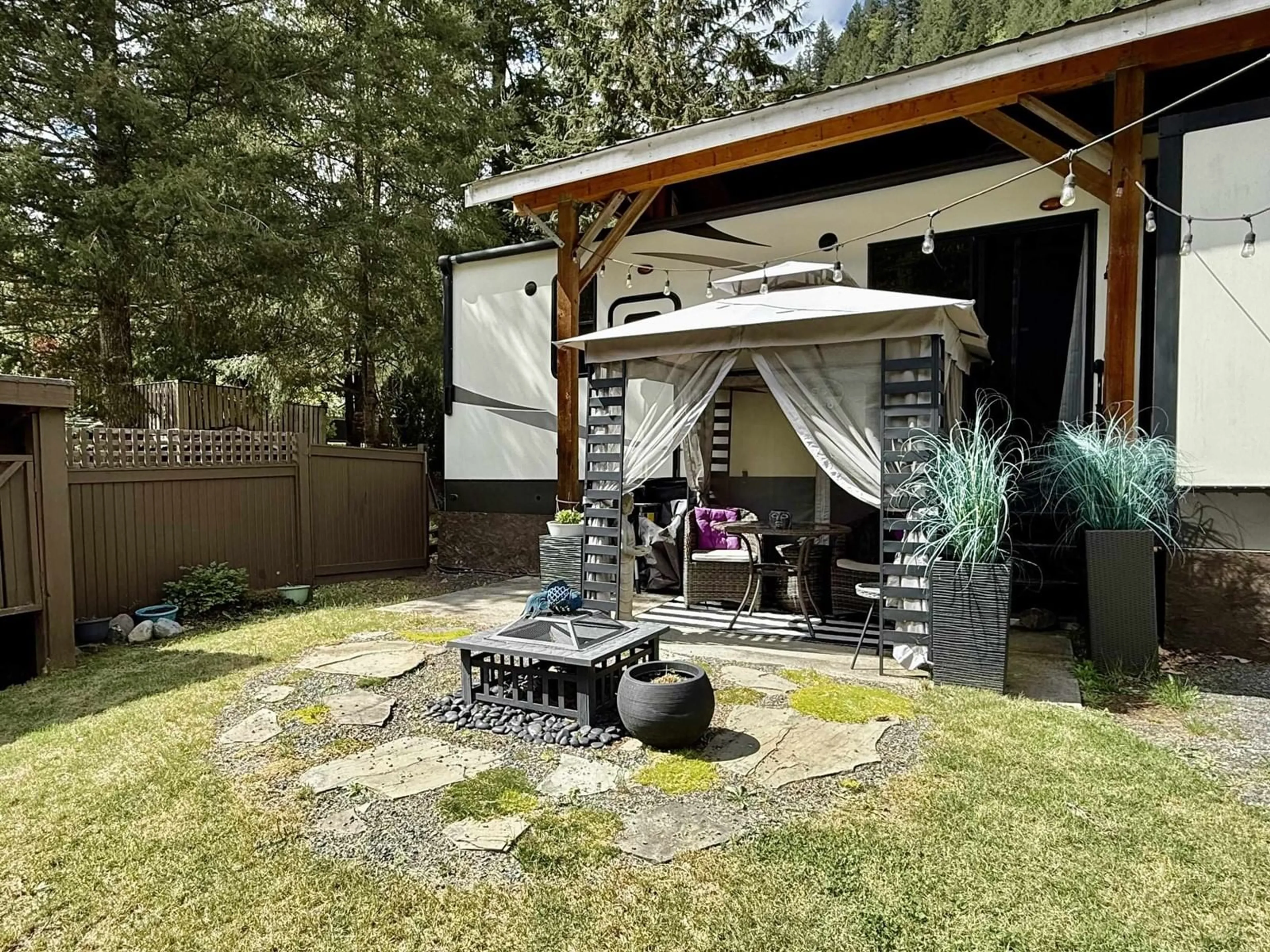 Patio, unknown for 16 - 1650 COLUMBIA VALLEY ROAD, Columbia Valley British Columbia V2R4X3