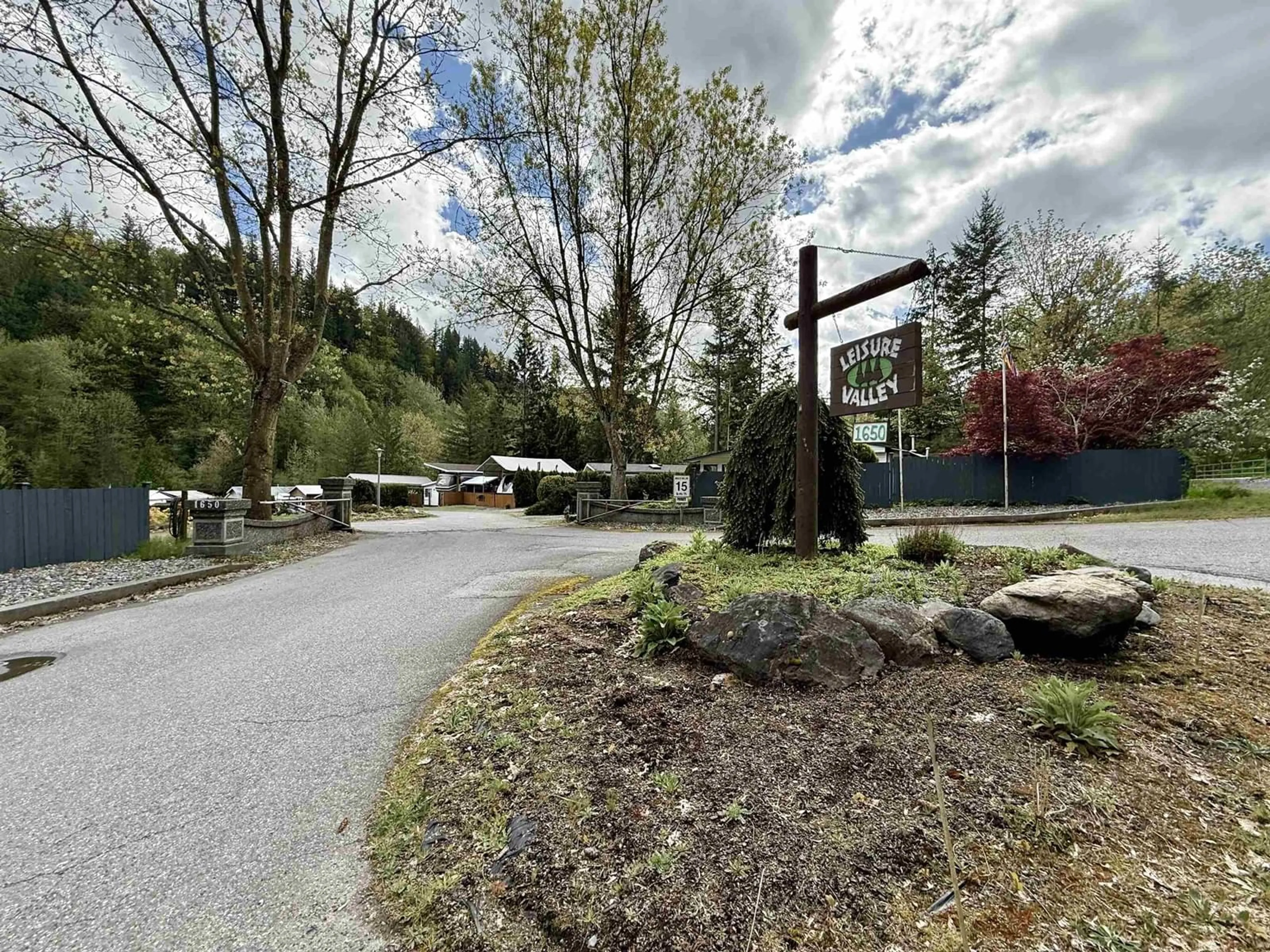 A pic from outside/outdoor area/front of a property/back of a property/a pic from drone, mountain view for 16 - 1650 COLUMBIA VALLEY ROAD, Columbia Valley British Columbia V2R4X3