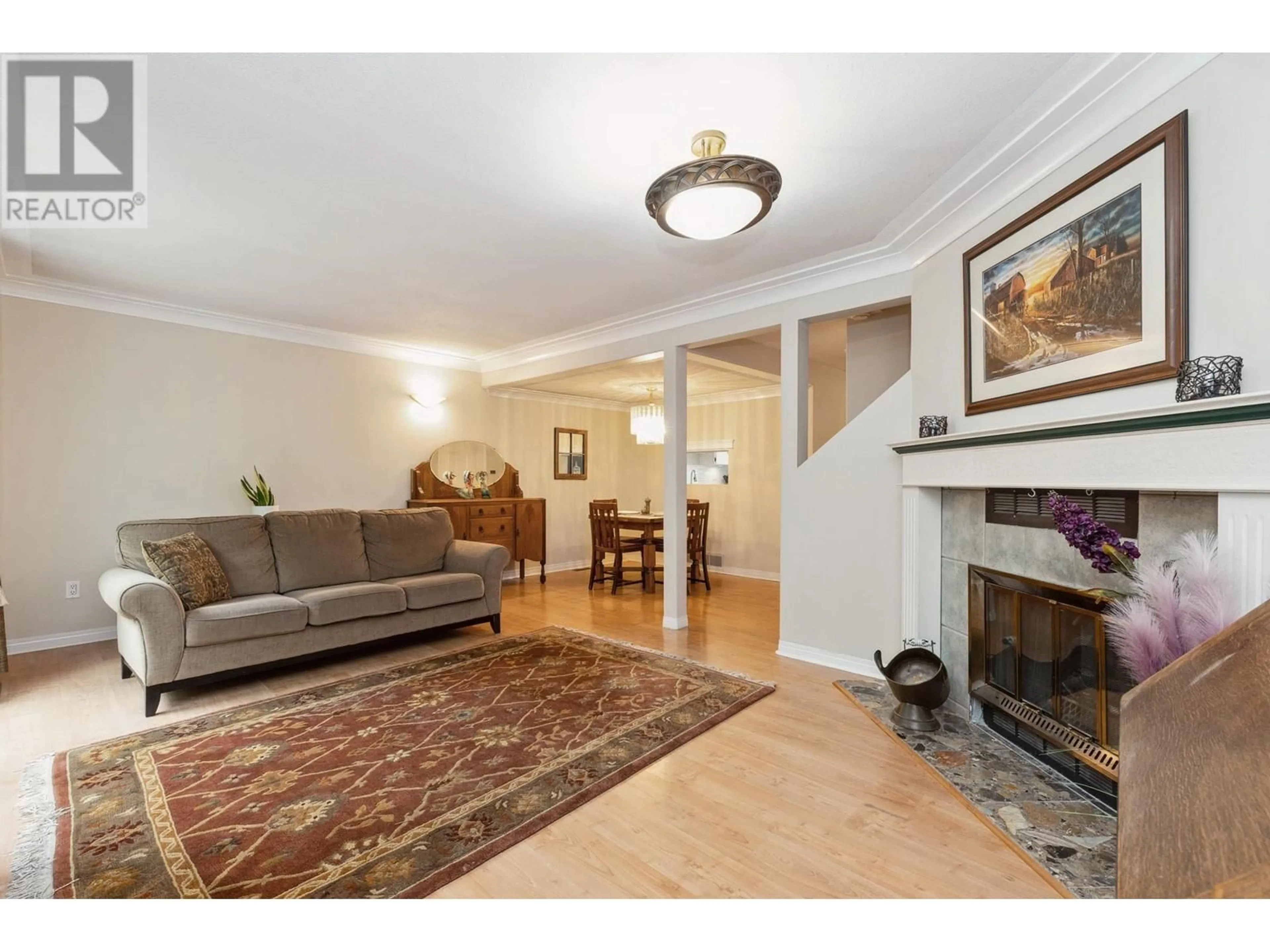 Living room with furniture, wood/laminate floor for 39 - 3190 TAHSIS AVENUE, Coquitlam British Columbia V3B6C2