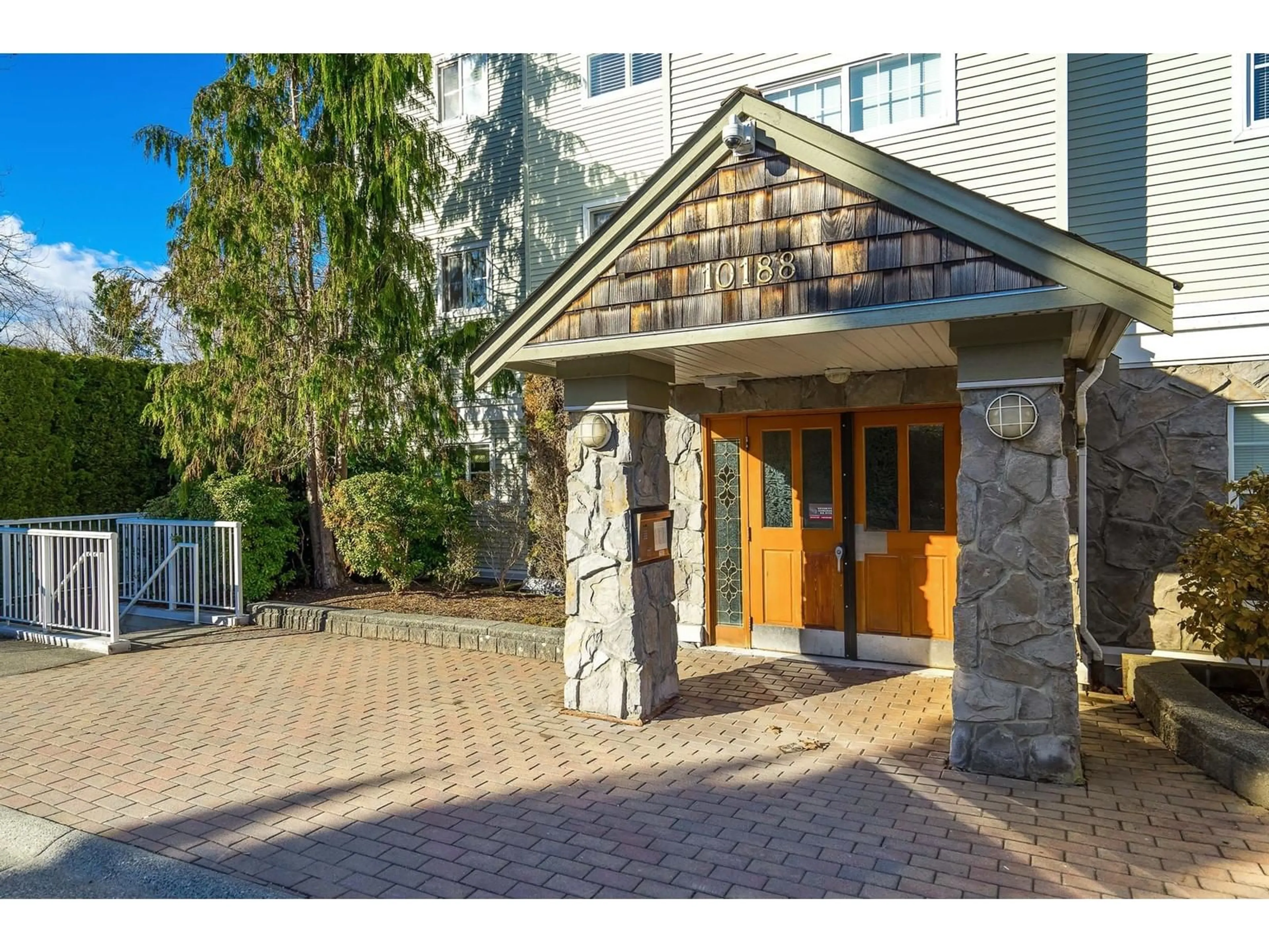 Indoor entryway for 413 - 10188 155, Surrey British Columbia V3R0R6