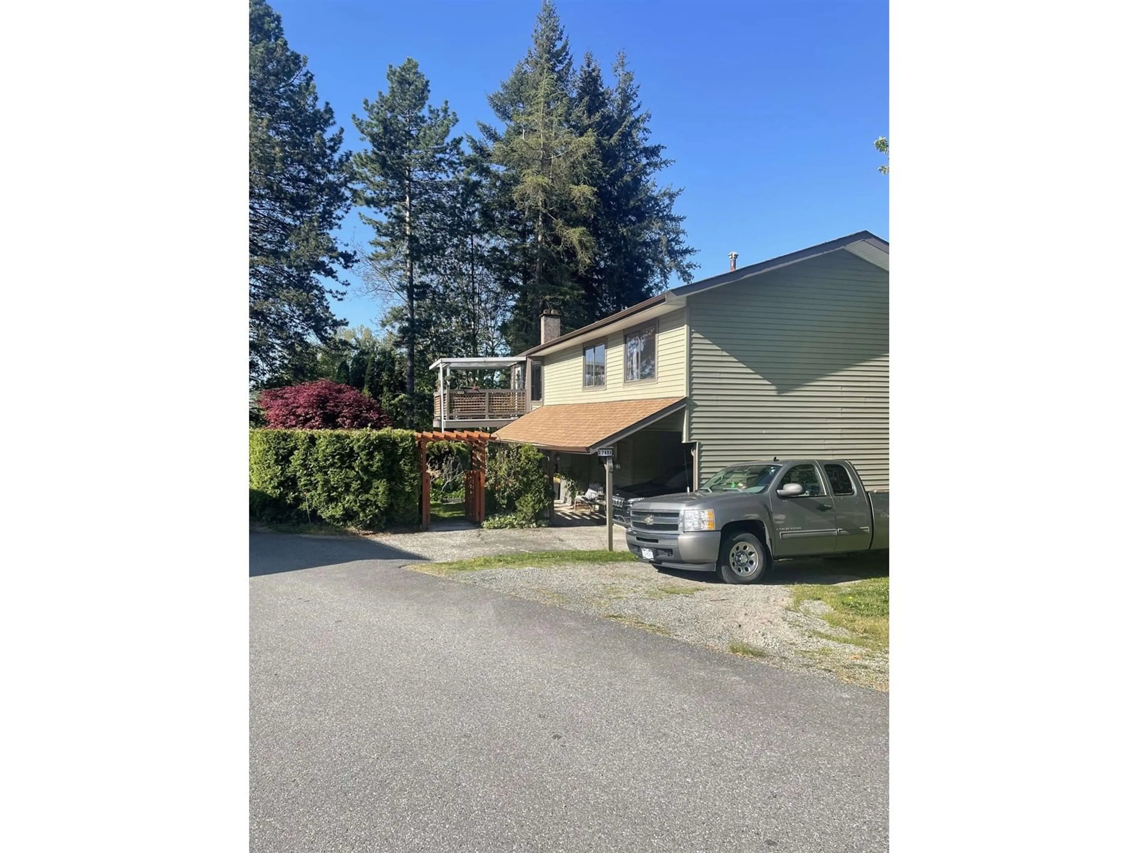 A pic from outside/outdoor area/front of a property/back of a property/a pic from drone, street for 32890 BAKERVIEW, Mission British Columbia V2V2P9