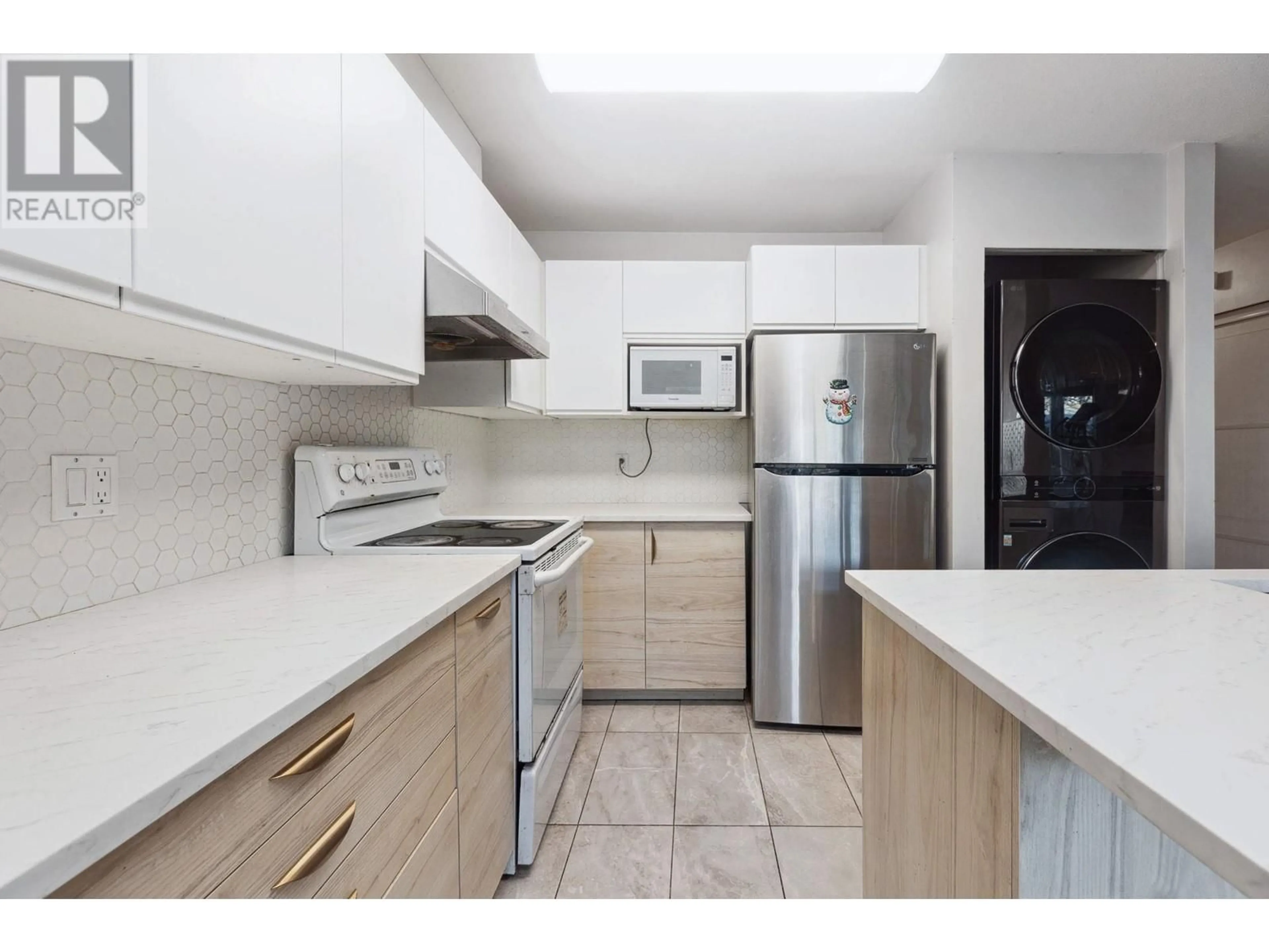 Standard kitchen, unknown for 211 - 2677 BROADWAY, Vancouver British Columbia V5M1Y6