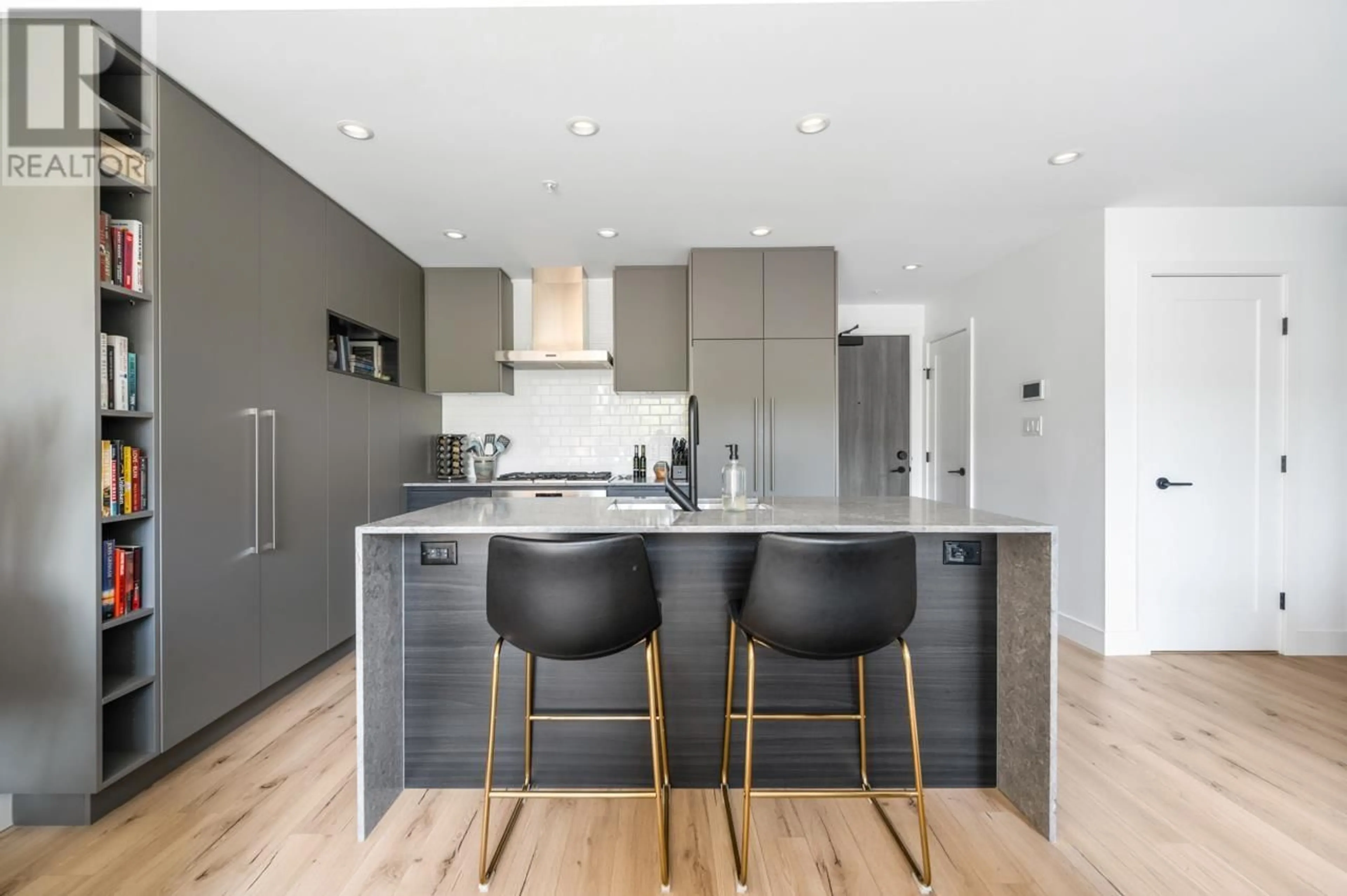 Contemporary kitchen, wood/laminate floor for 206 - 3131 MURRAY STREET, Port Moody British Columbia V3H0L9