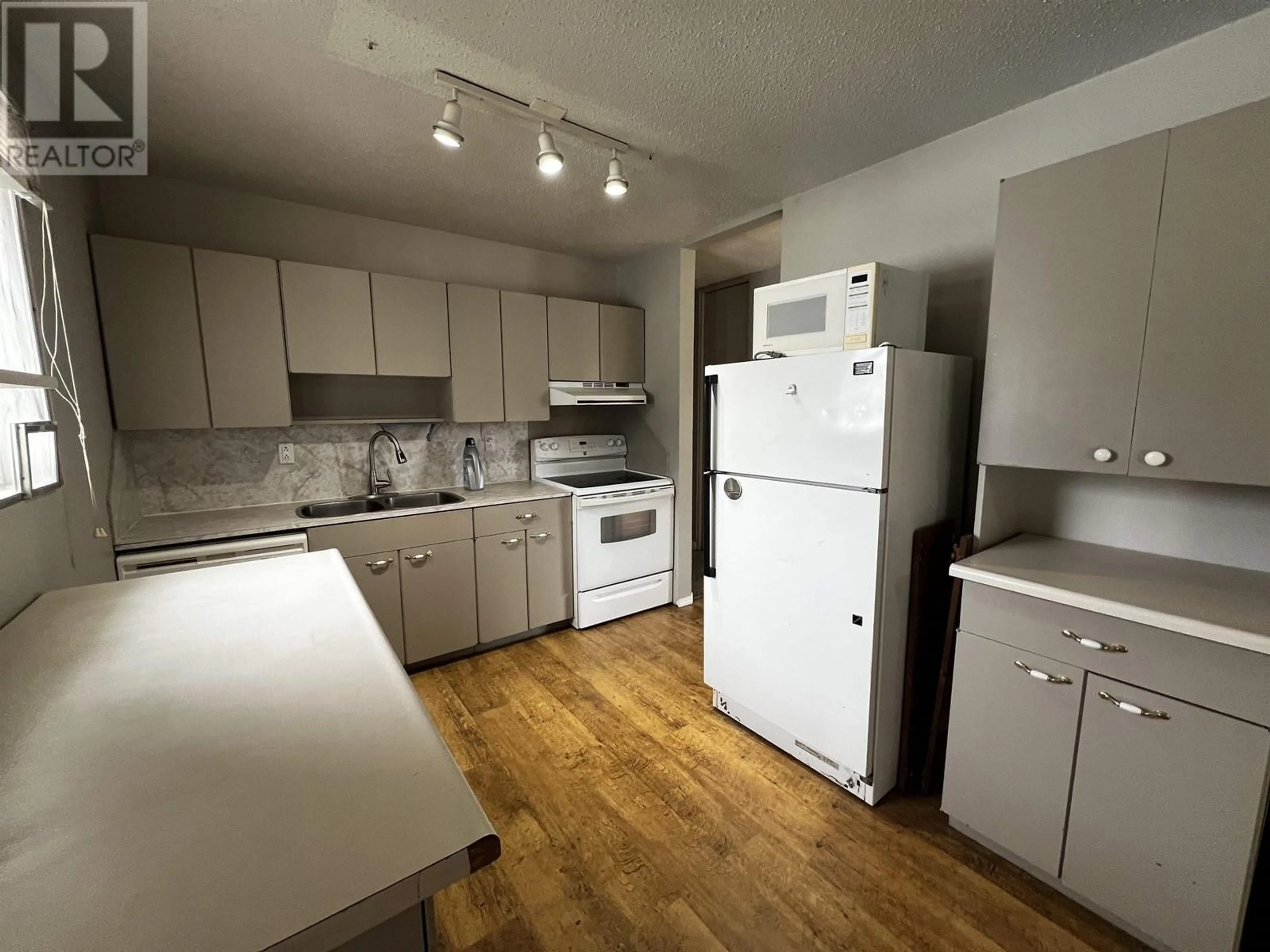 Standard kitchen, unknown for 229 ENDAKO AVENUE, Fraser Lake British Columbia V0J1S0