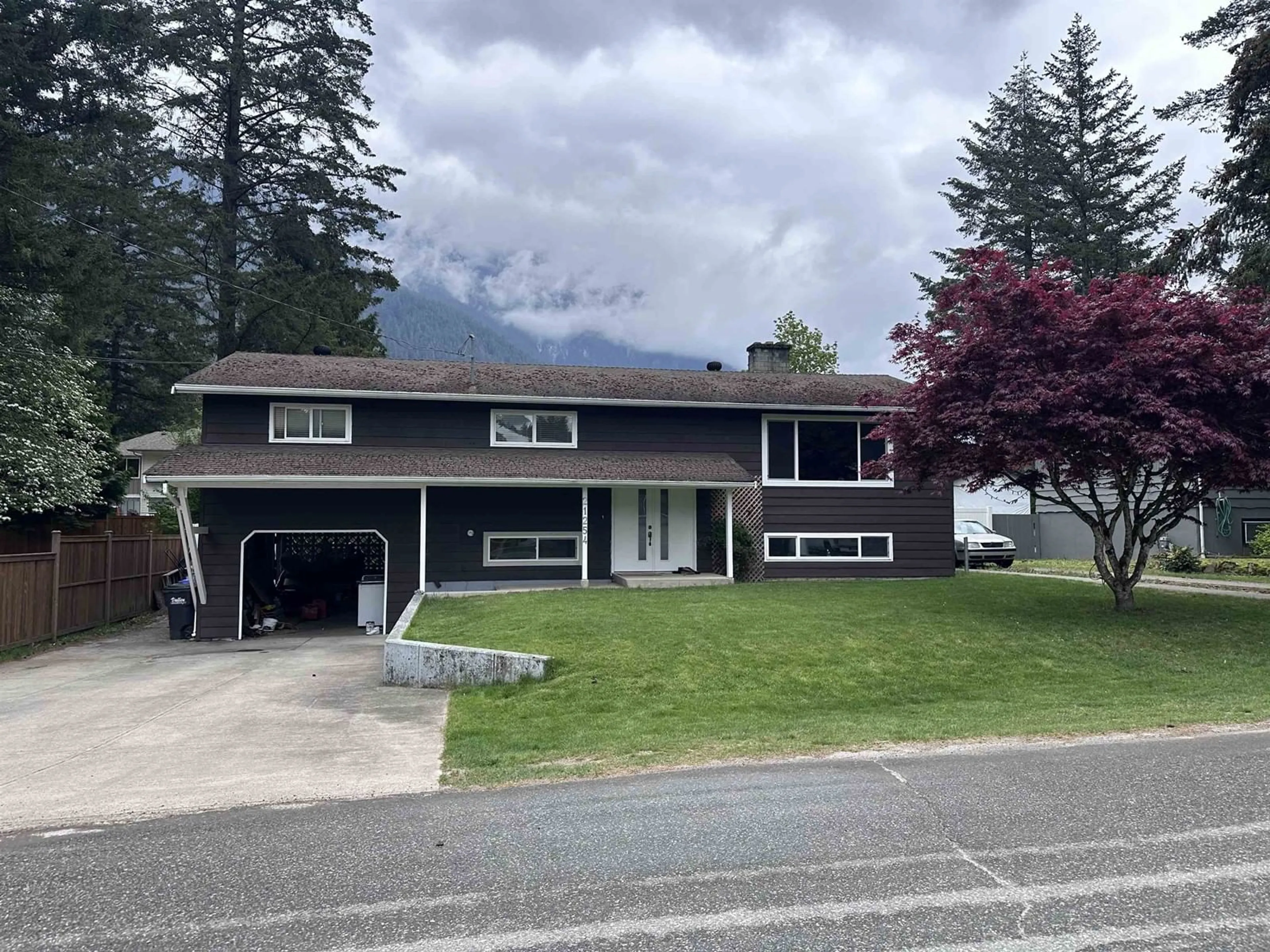 Home with vinyl exterior material, street for 21254 MOUNTVIEW CRESCENT, Hope British Columbia V0X1L1