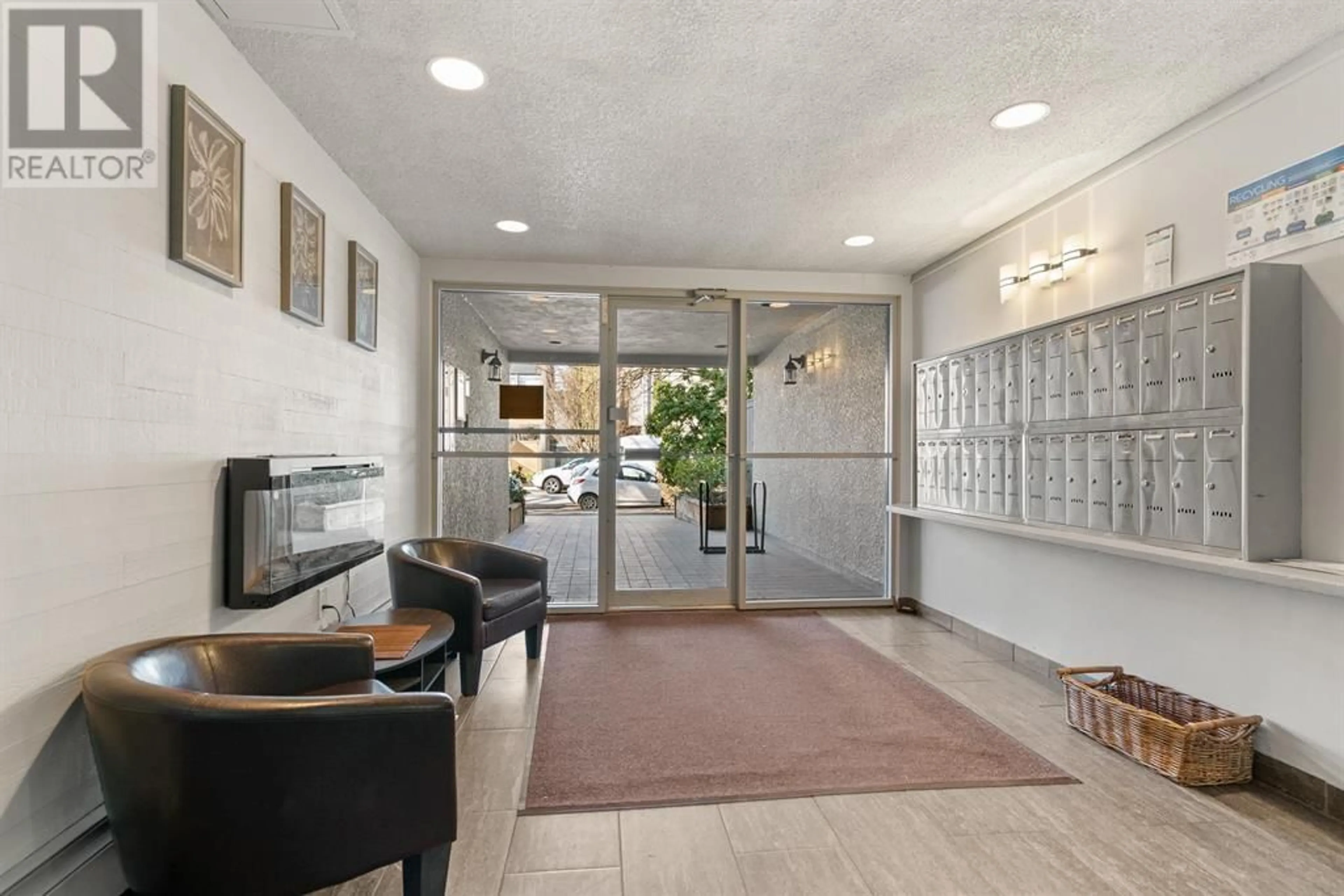 Lobby for 215 - 3150 PRINCE EDWARD STREET, Vancouver British Columbia V5T3N6