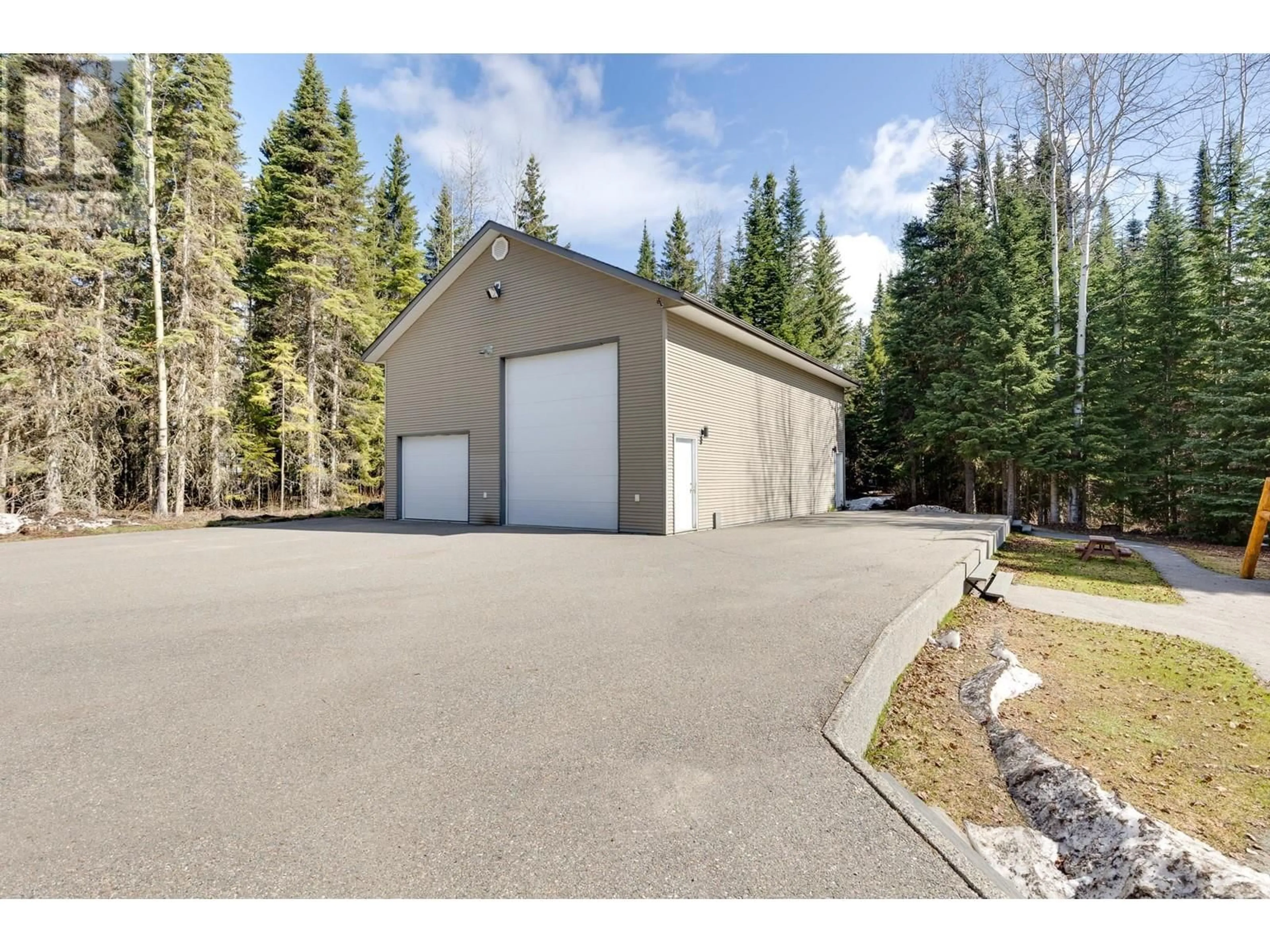 Indoor garage for 9240 SYMS ROAD, Prince George British Columbia V2K5J2