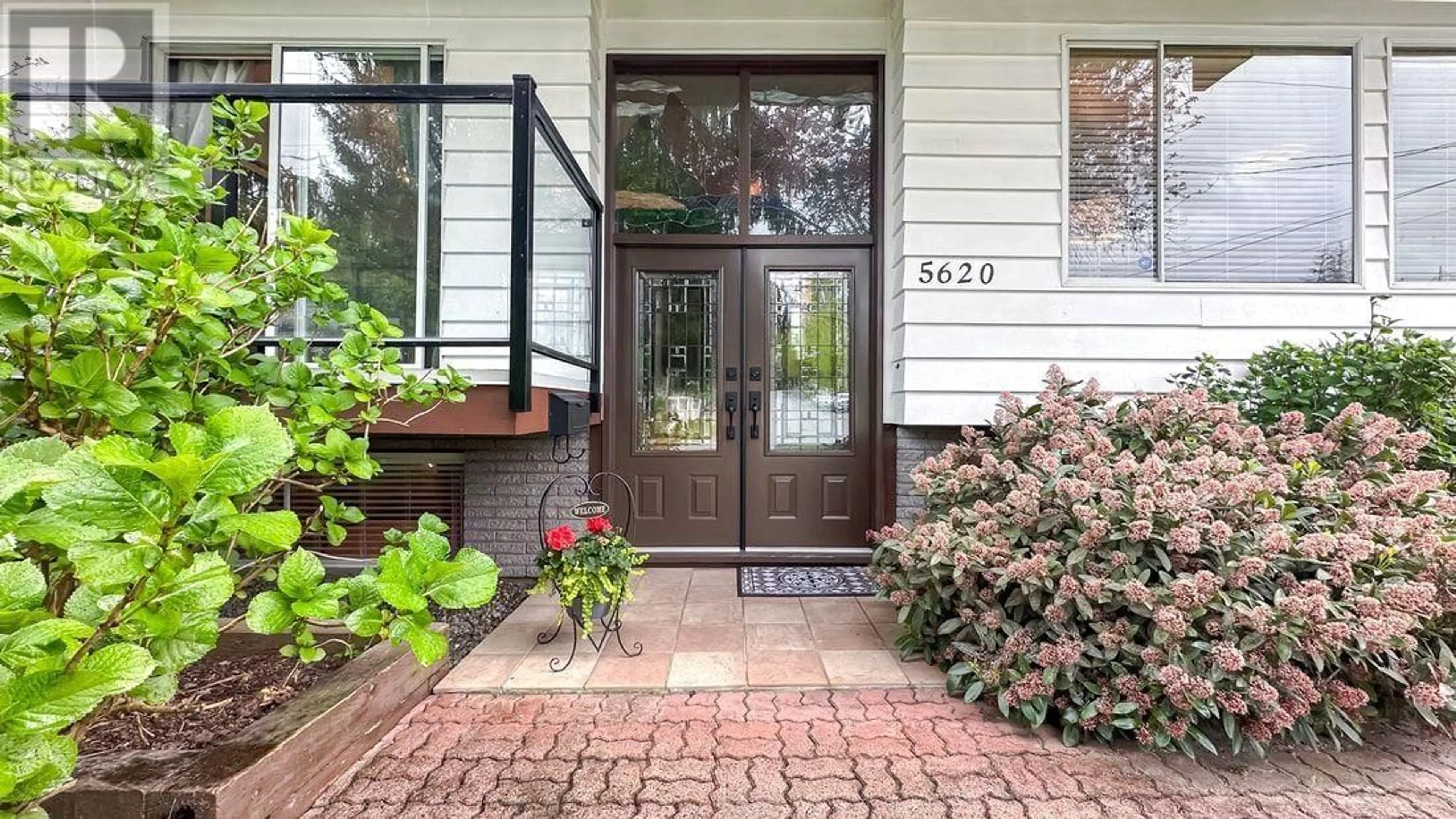 Indoor entryway for 5620 GILPIN STREET, Burnaby British Columbia V5G2H9