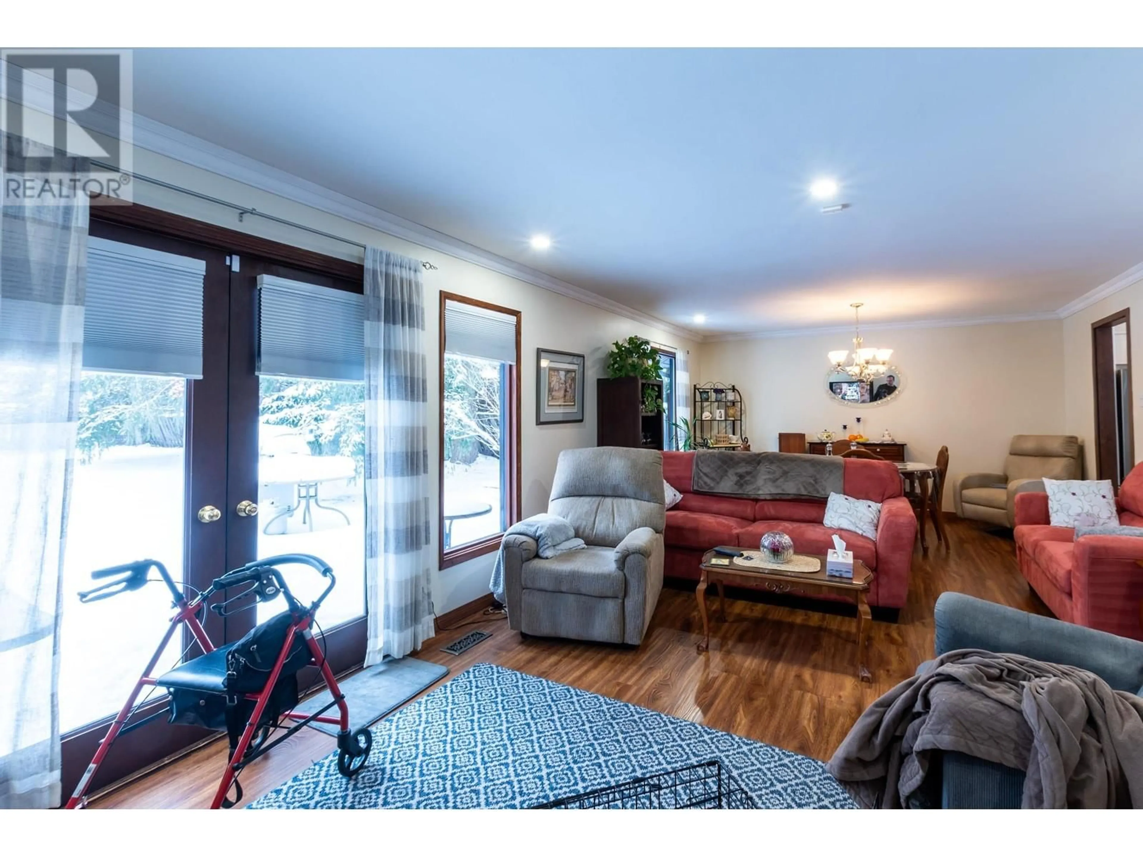 Living room with furniture, wood/laminate floor for 3611 ROSIA ROAD, Prince George British Columbia V2K4Y6