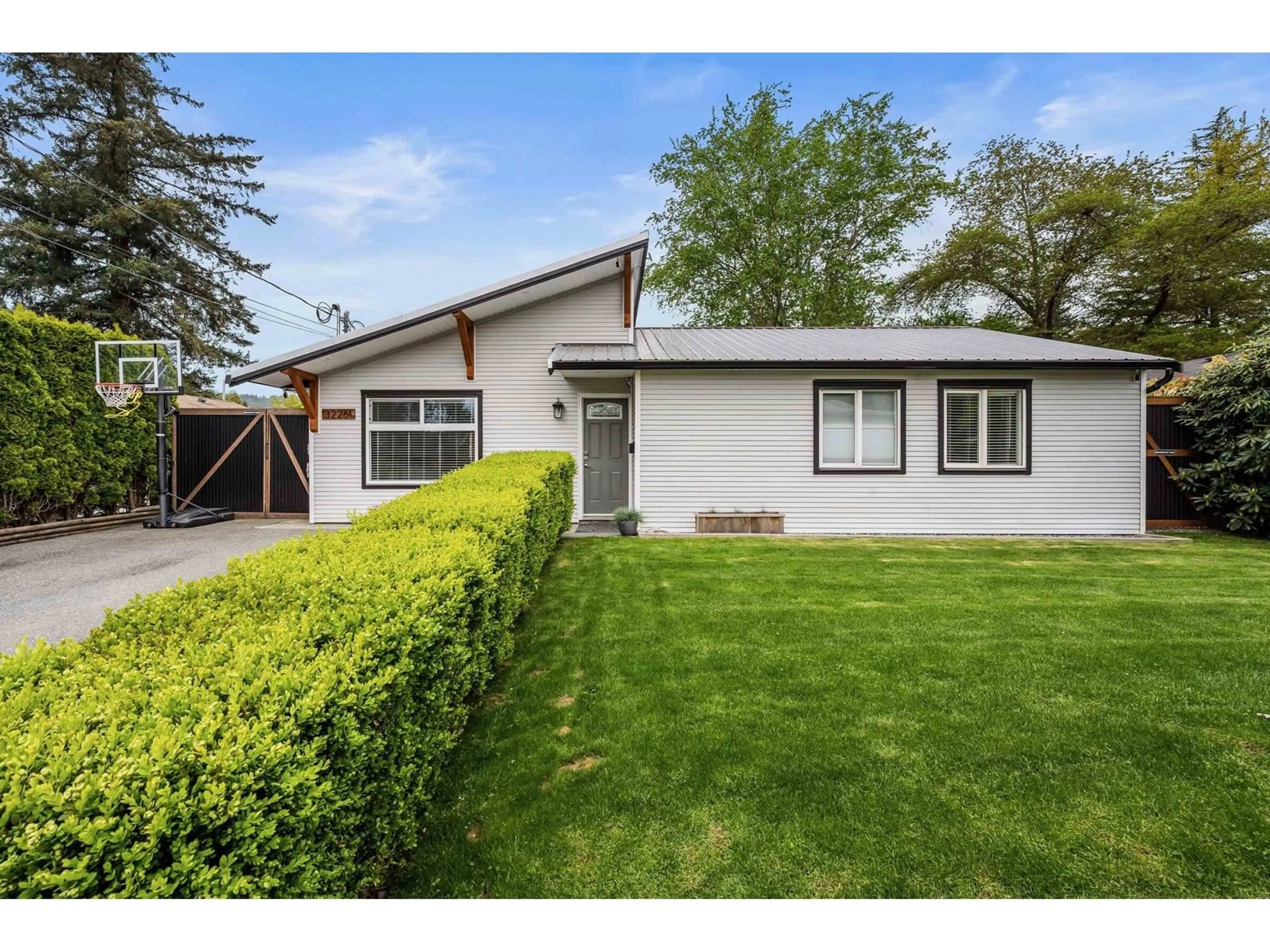 Home with vinyl exterior material, street for 32261 SWIFT, Mission British Columbia V2V5L5