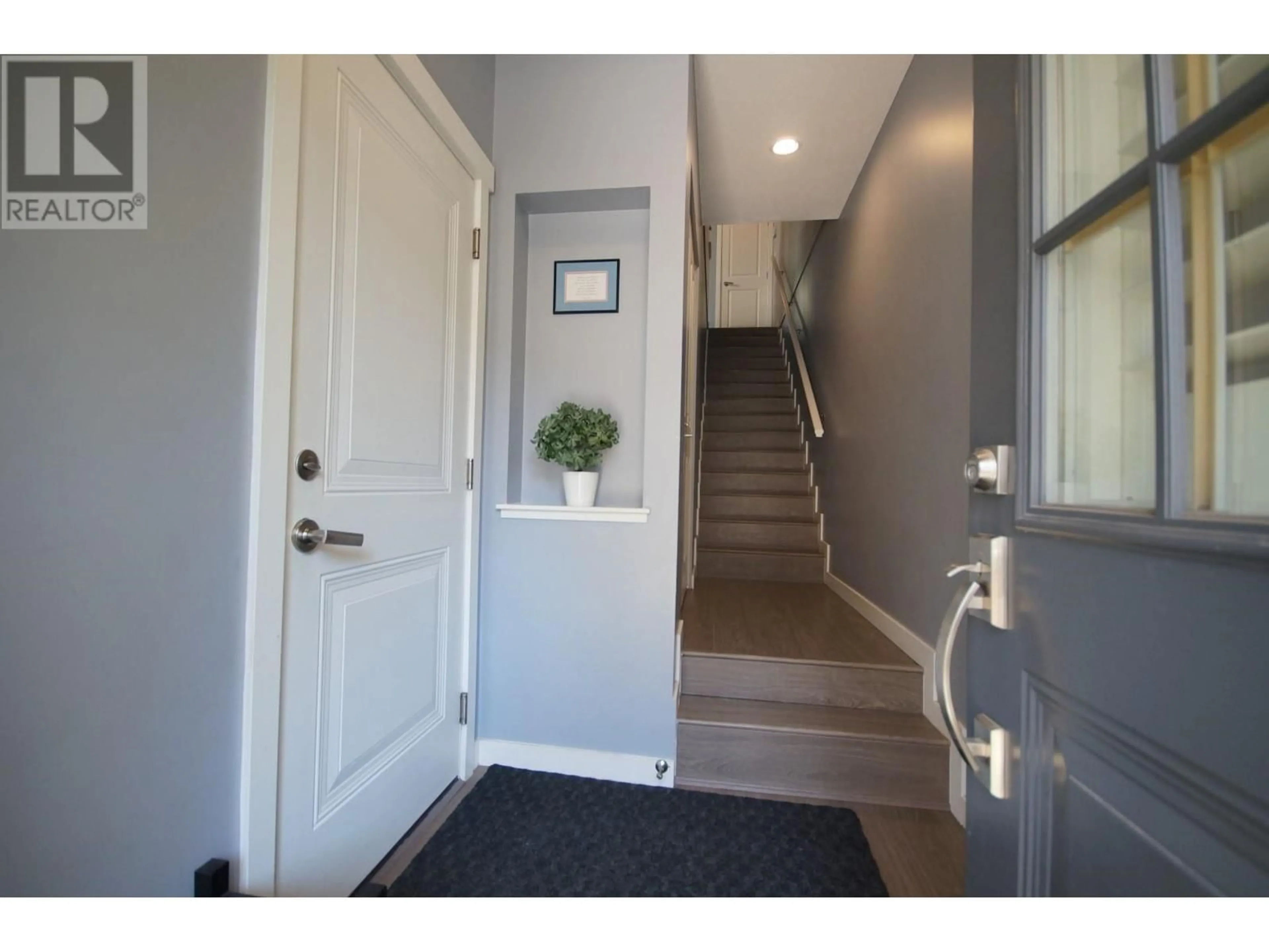 Indoor entryway for 16 - 3470 HIGHLAND DRIVE, Coquitlam British Columbia V3E0M1
