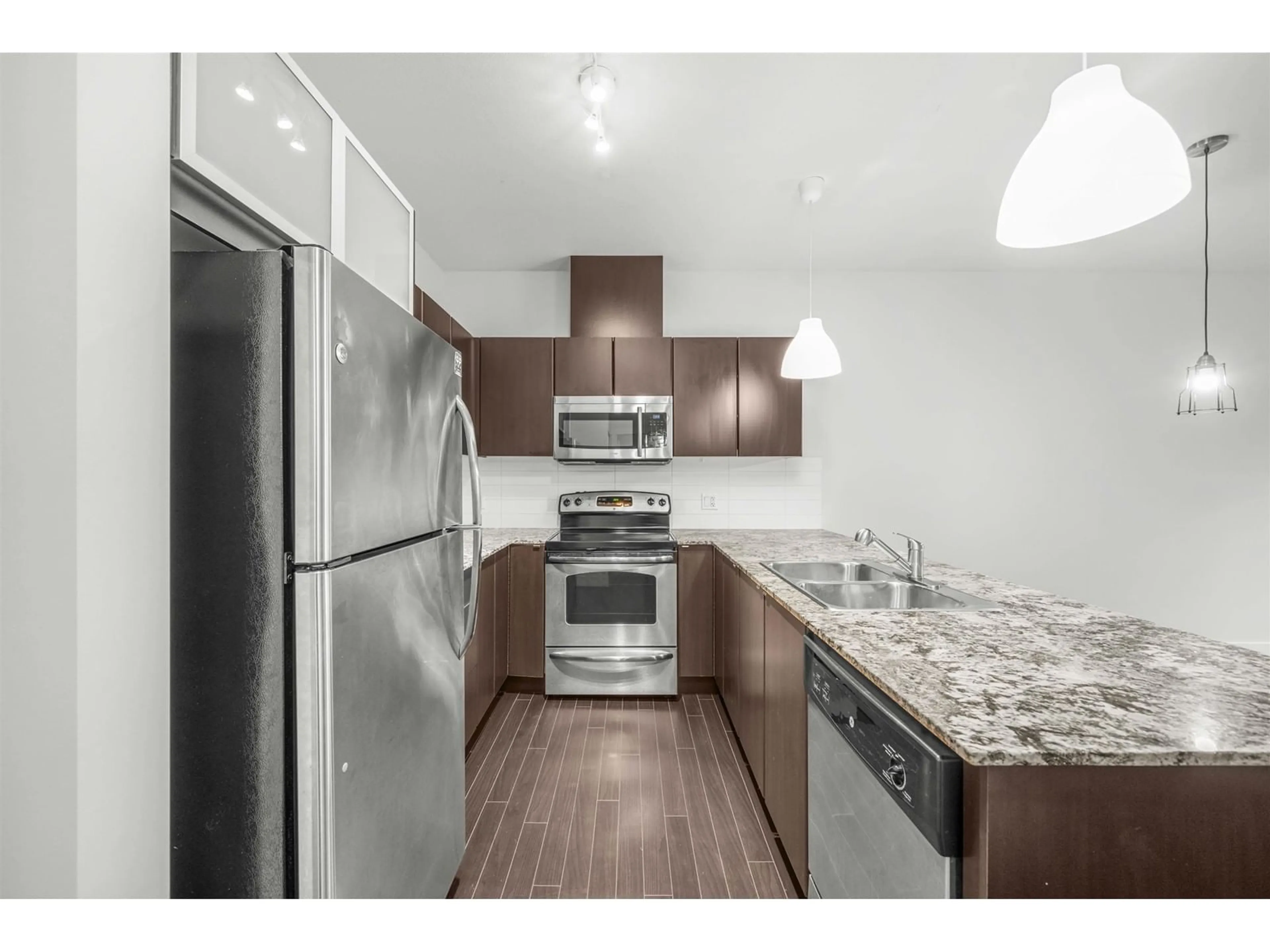 Standard kitchen, unknown for 405 - 9655 KING GEORGE, Surrey British Columbia V3T0C7