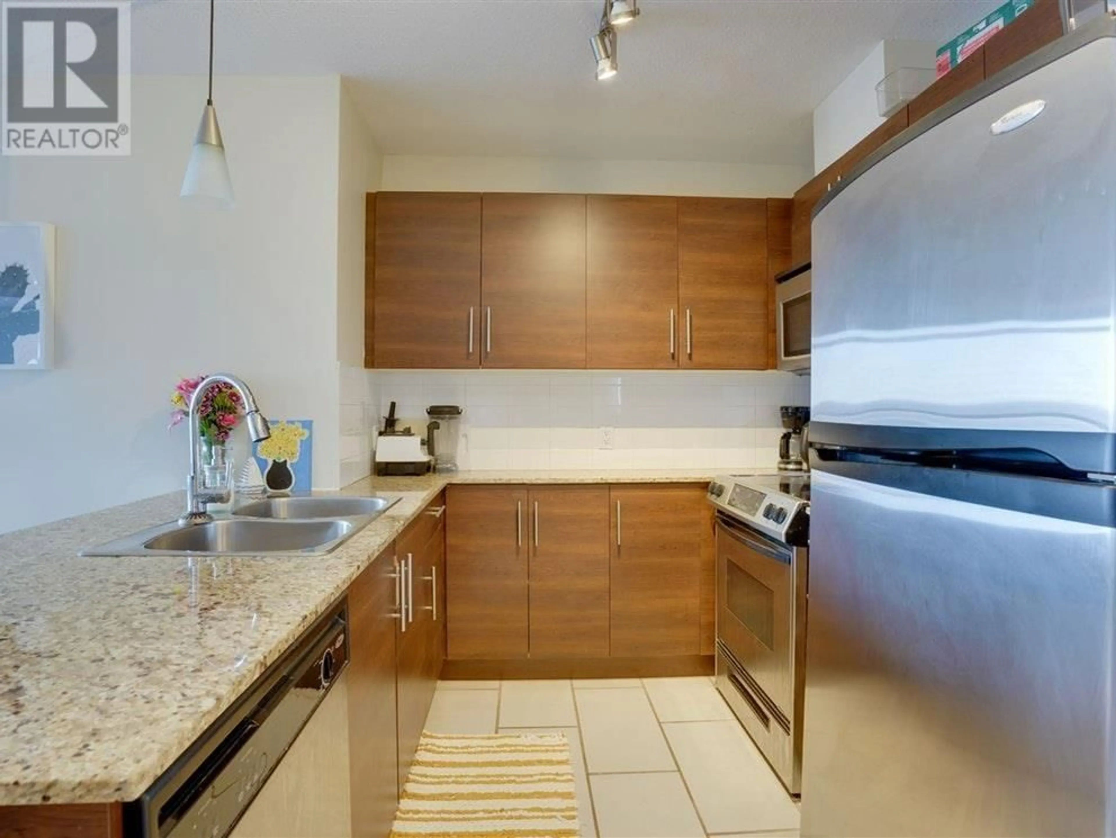 Standard kitchen, ceramic/tile floor for 504 - 814 ROYAL AVENUE, New Westminster British Columbia V3M1J9