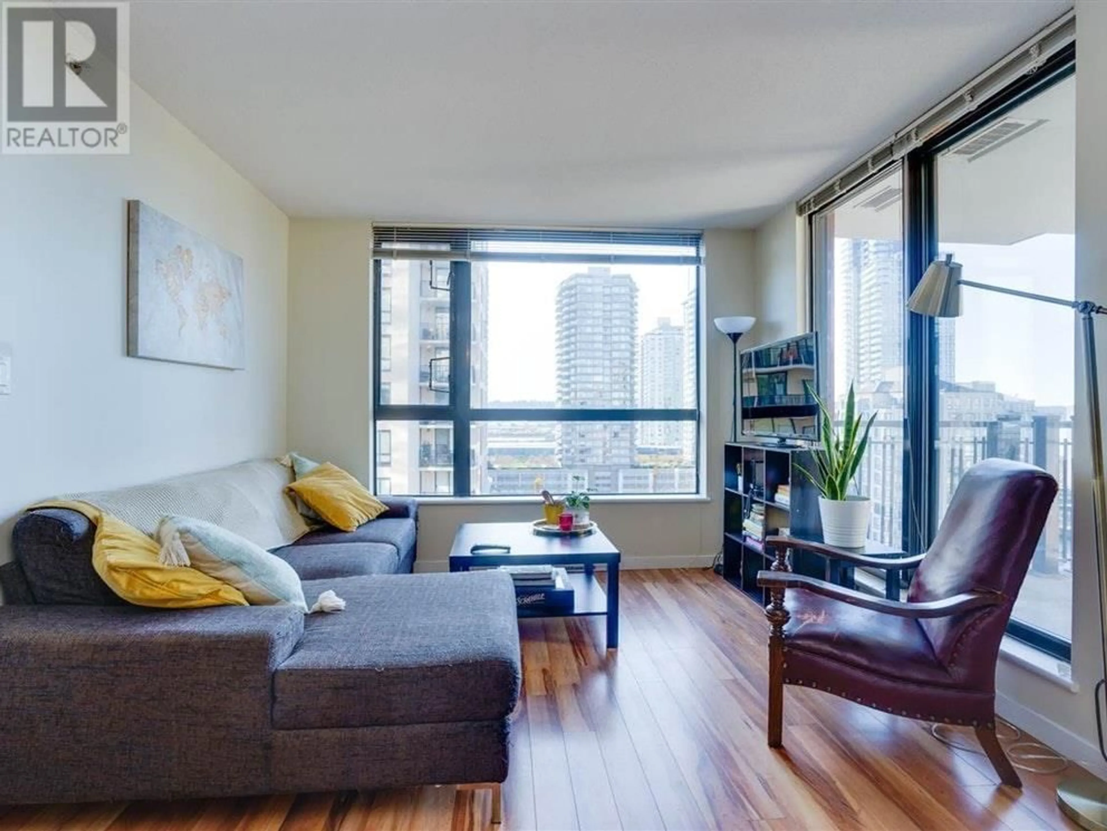 Living room with furniture, wood/laminate floor for 504 - 814 ROYAL AVENUE, New Westminster British Columbia V3M1J9