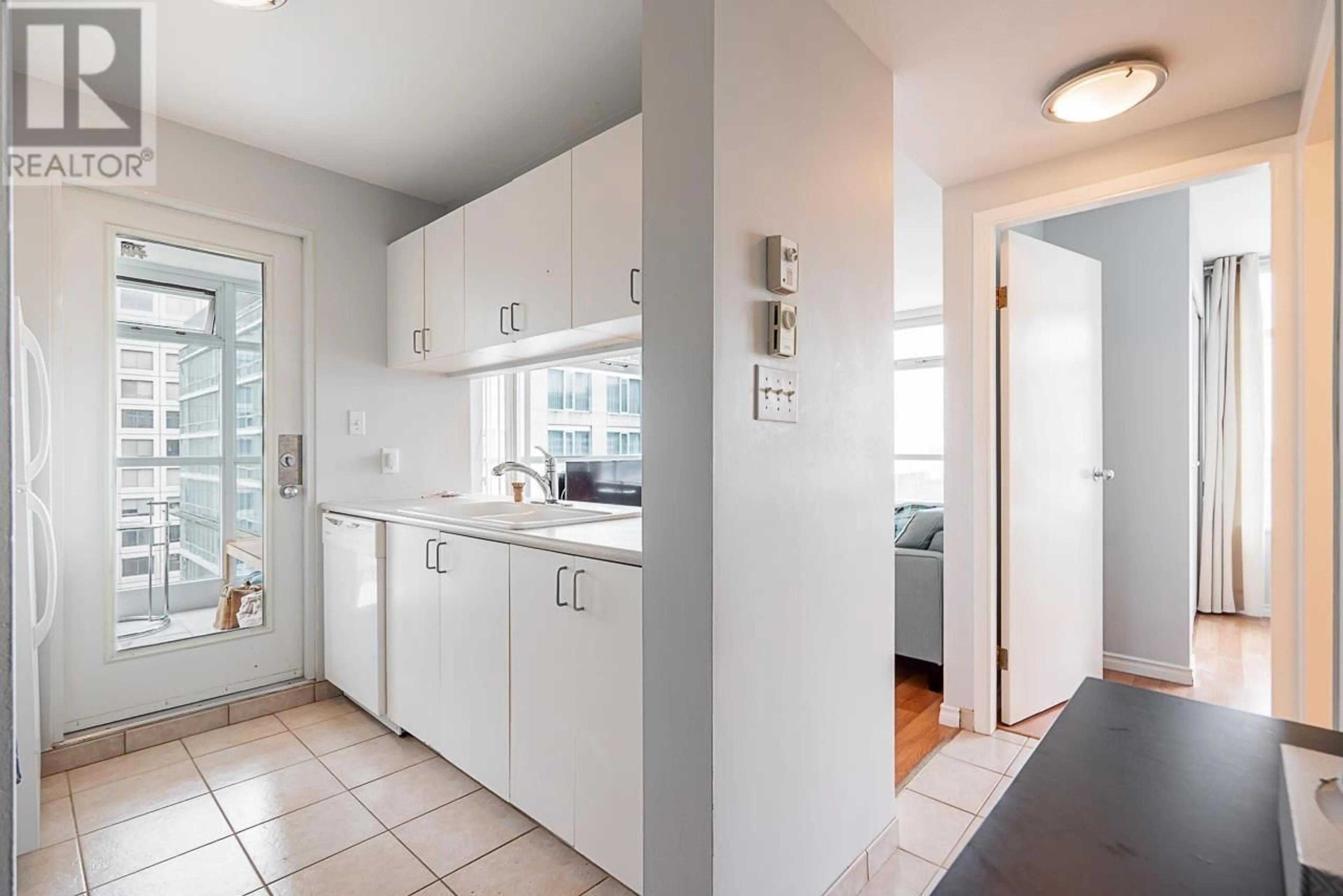 Standard kitchen, unknown for 1907 - 438 SEYMOUR STREET, Vancouver British Columbia V6B6H4