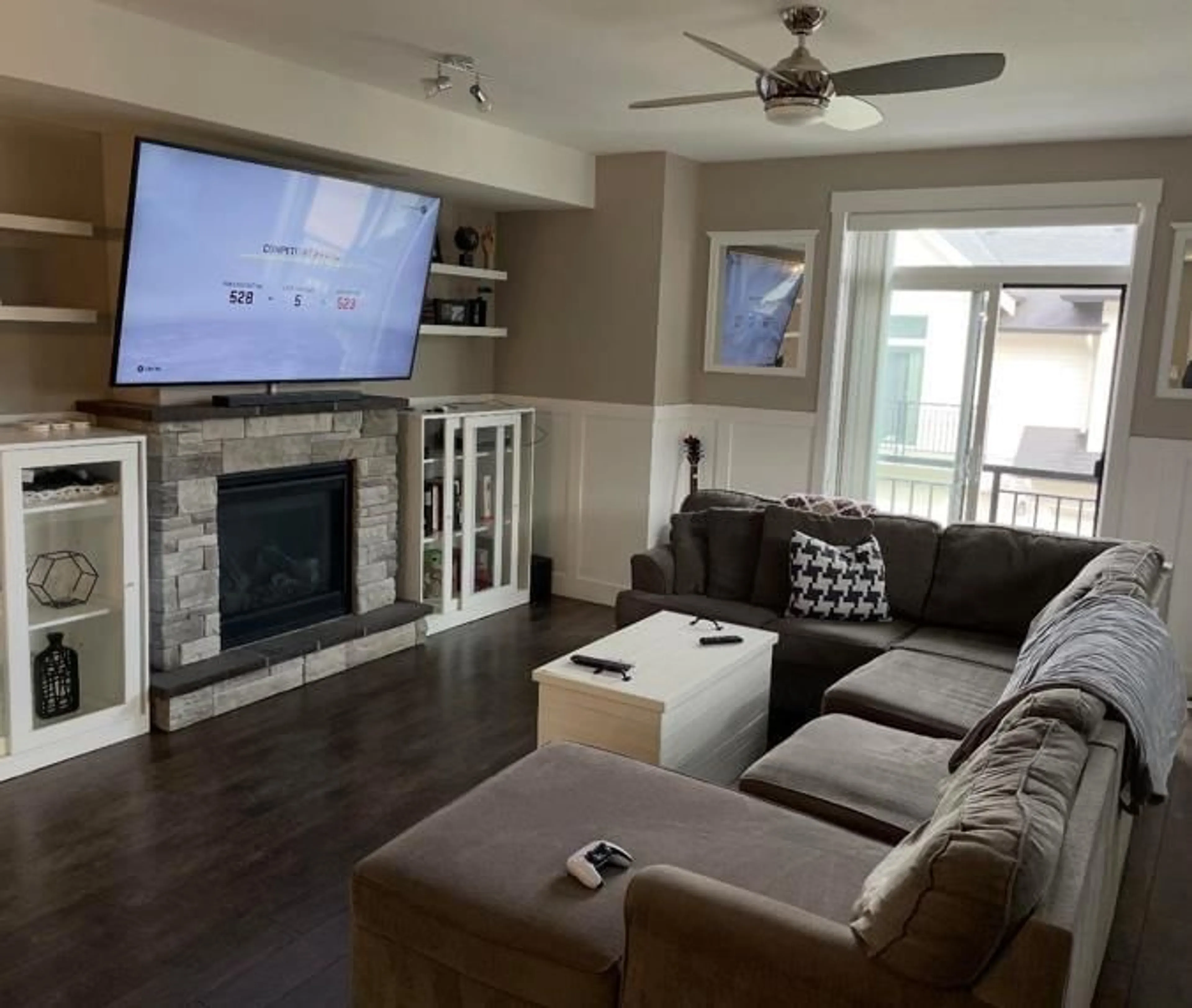 Living room with furniture, wood/laminate floor for 18 - 5797 PROMONTORY ROAD, Chilliwack British Columbia V2R0Z2