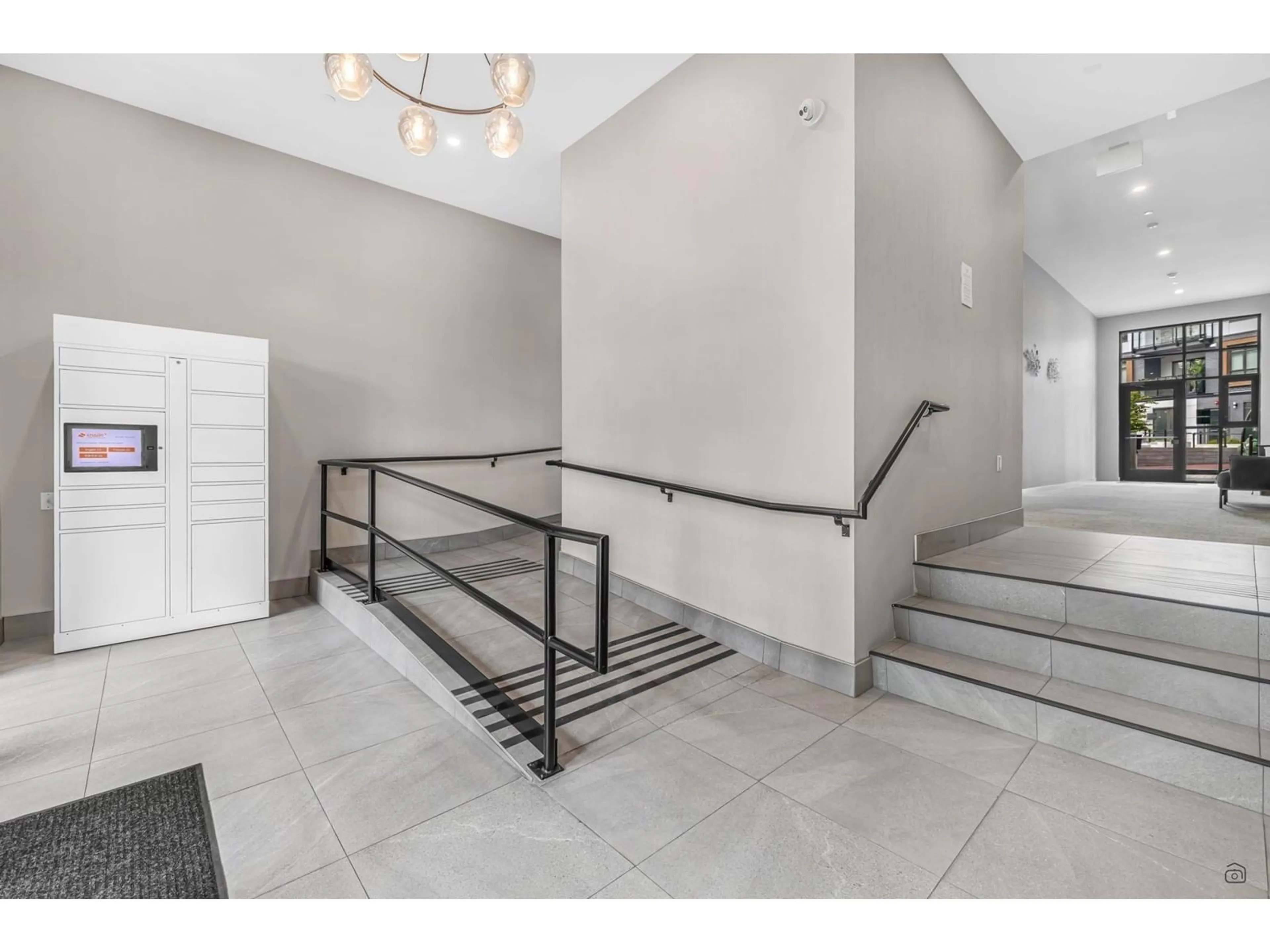 Indoor foyer for 307 - 13969 96, Surrey British Columbia V3T0T1