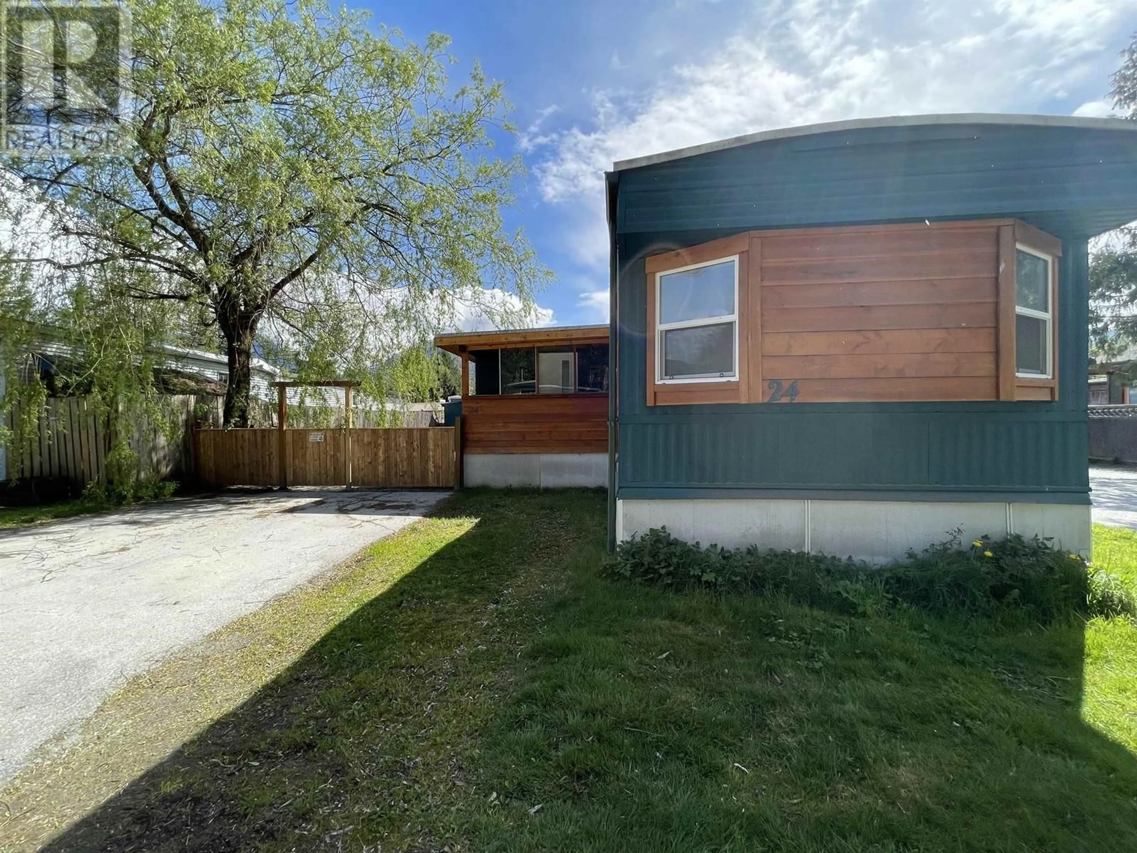 Home with vinyl exterior material, street for 24 - 40157 GOVERNMENT ROAD, Squamish British Columbia V8B0N7