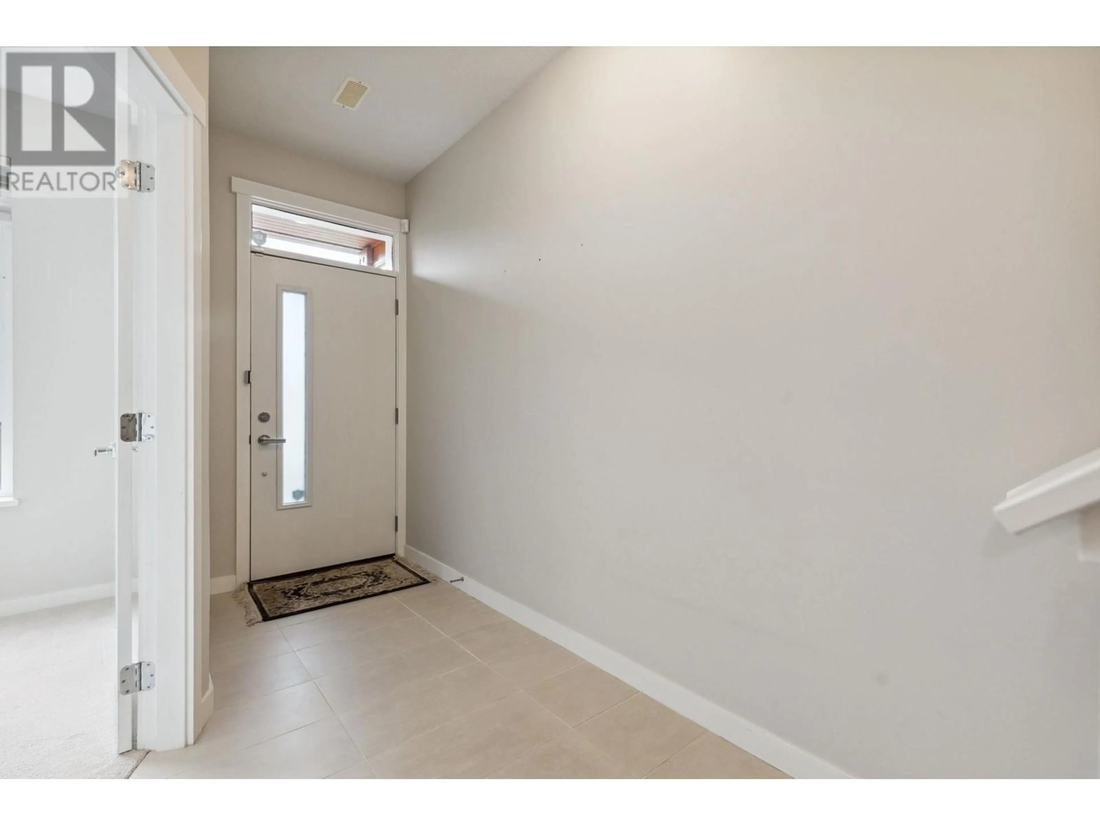 Indoor entryway for 3170 PIERVIEW CRESCENT, Vancouver British Columbia V5S0A9