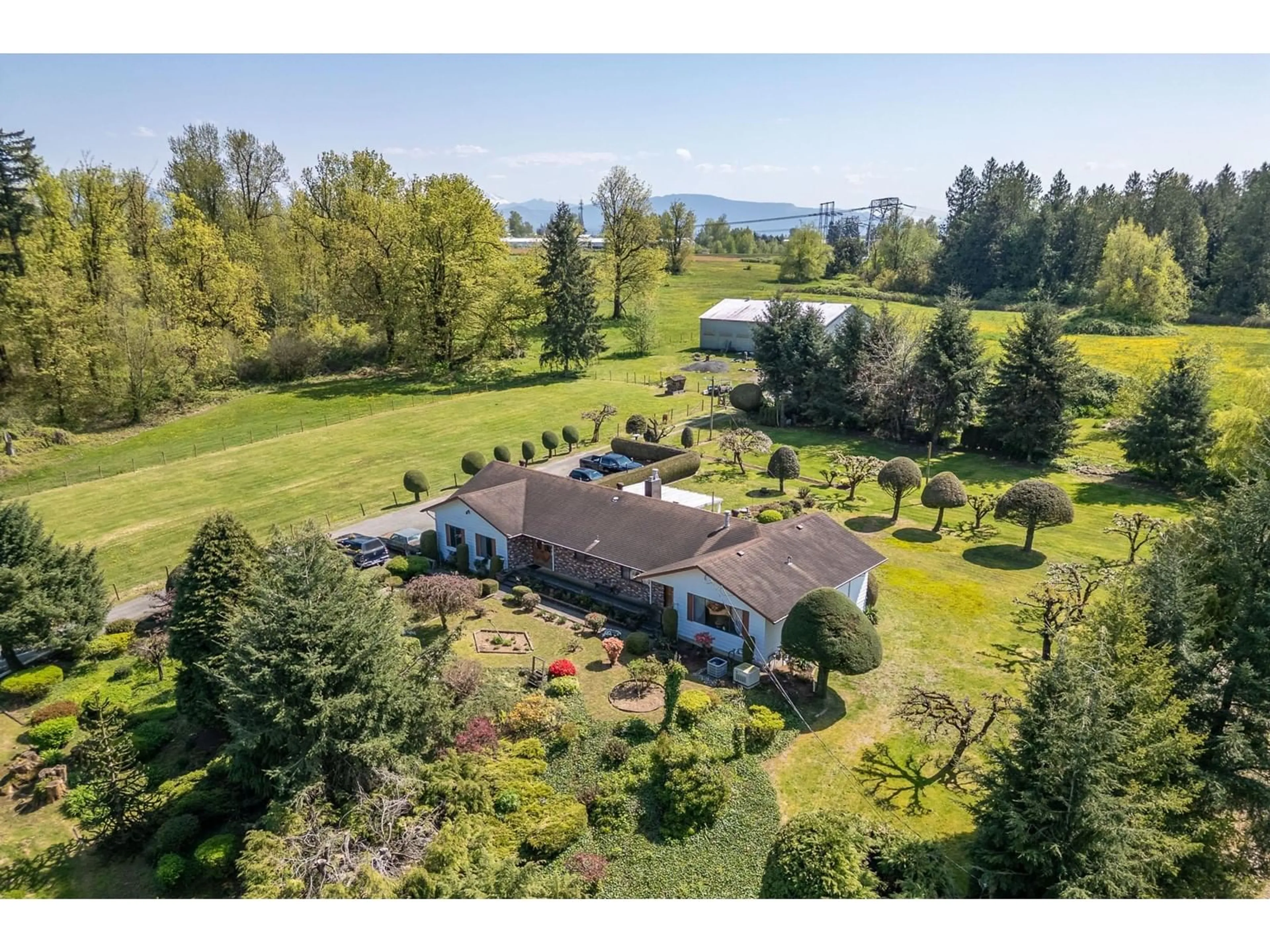 A pic from outside/outdoor area/front of a property/back of a property/a pic from drone, water/lake/river/ocean view for 29224 DOWNES, Abbotsford British Columbia V4X1S4