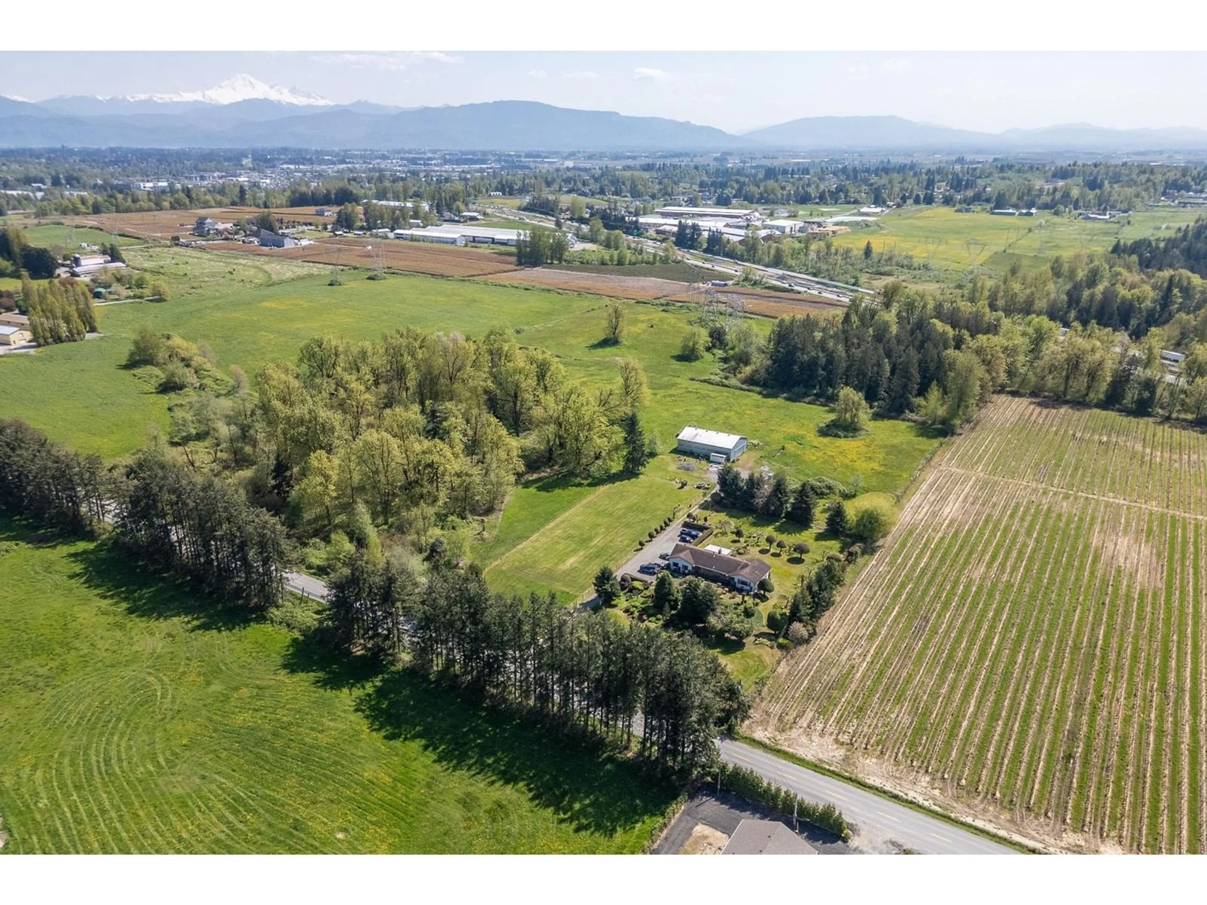 A pic from outside/outdoor area/front of a property/back of a property/a pic from drone, mountain view for 29224 DOWNES, Abbotsford British Columbia V4X1S4