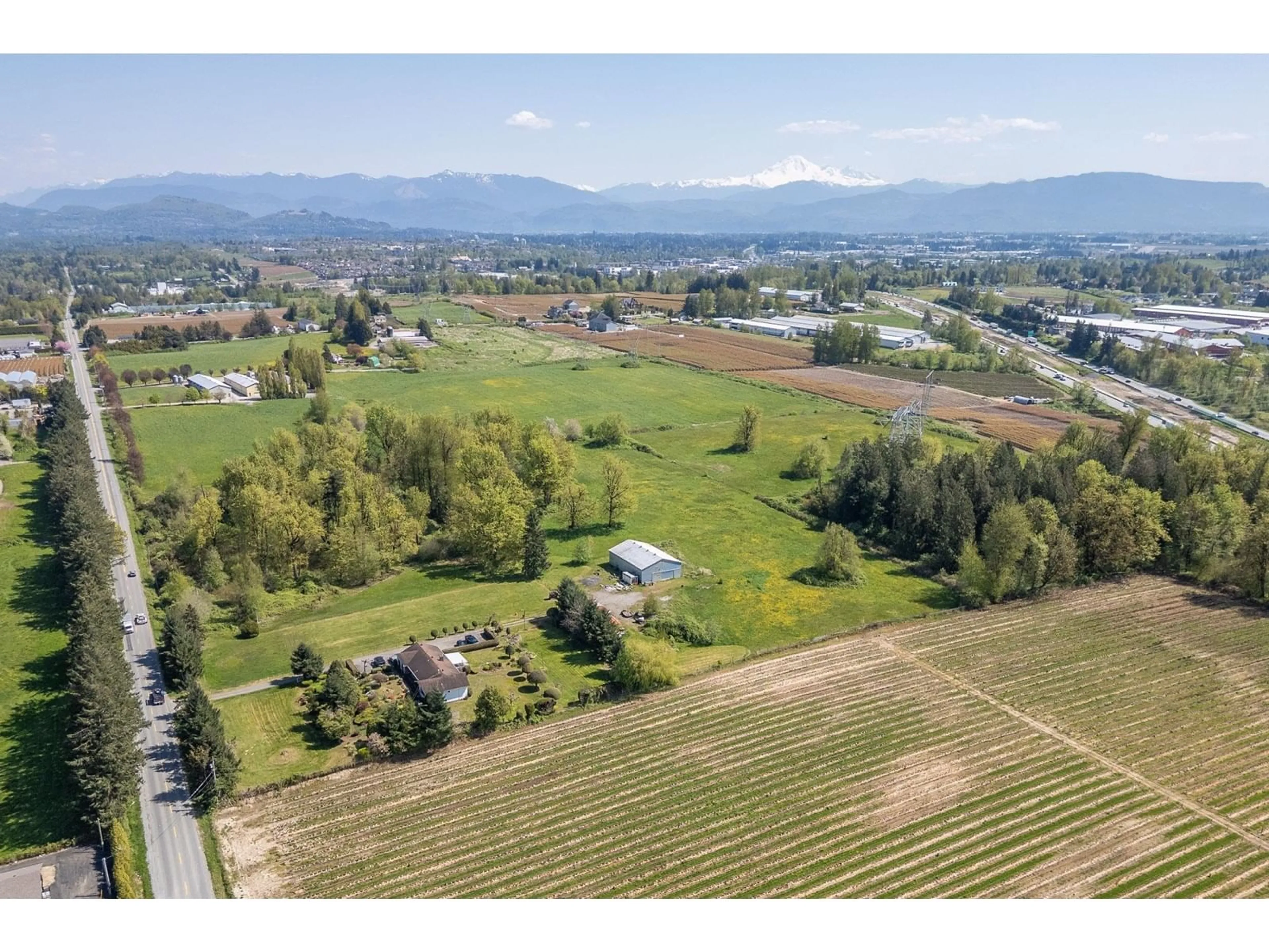 A pic from outside/outdoor area/front of a property/back of a property/a pic from drone, mountain view for 29224 DOWNES, Abbotsford British Columbia V4X1S4