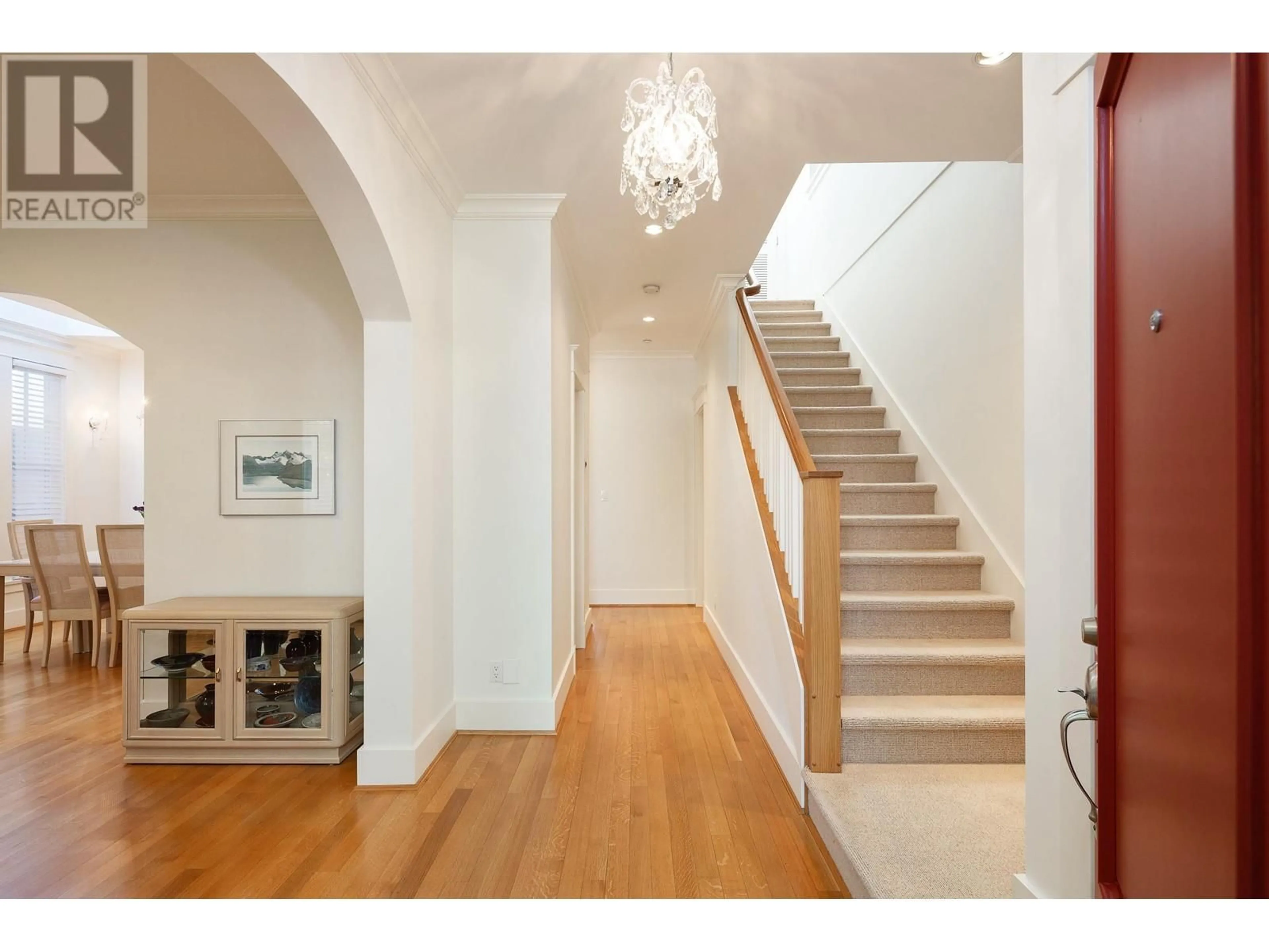 Indoor foyer for 4640 8TH AVENUE, Vancouver British Columbia V6R2A7