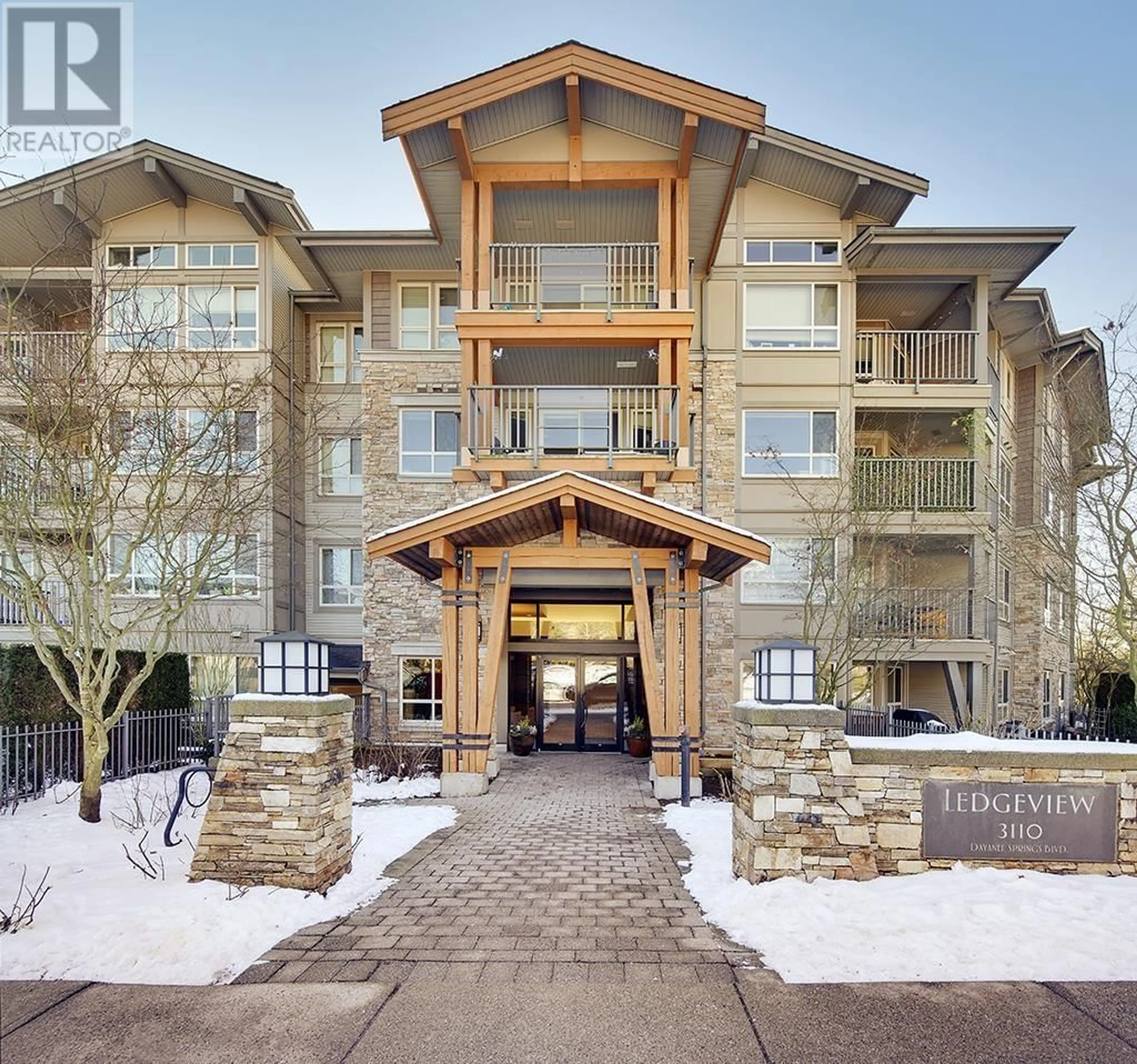 Indoor foyer for 207 - 3110 DAYANEE SPRINGS BOULEVARD, Coquitlam British Columbia V3E0B4
