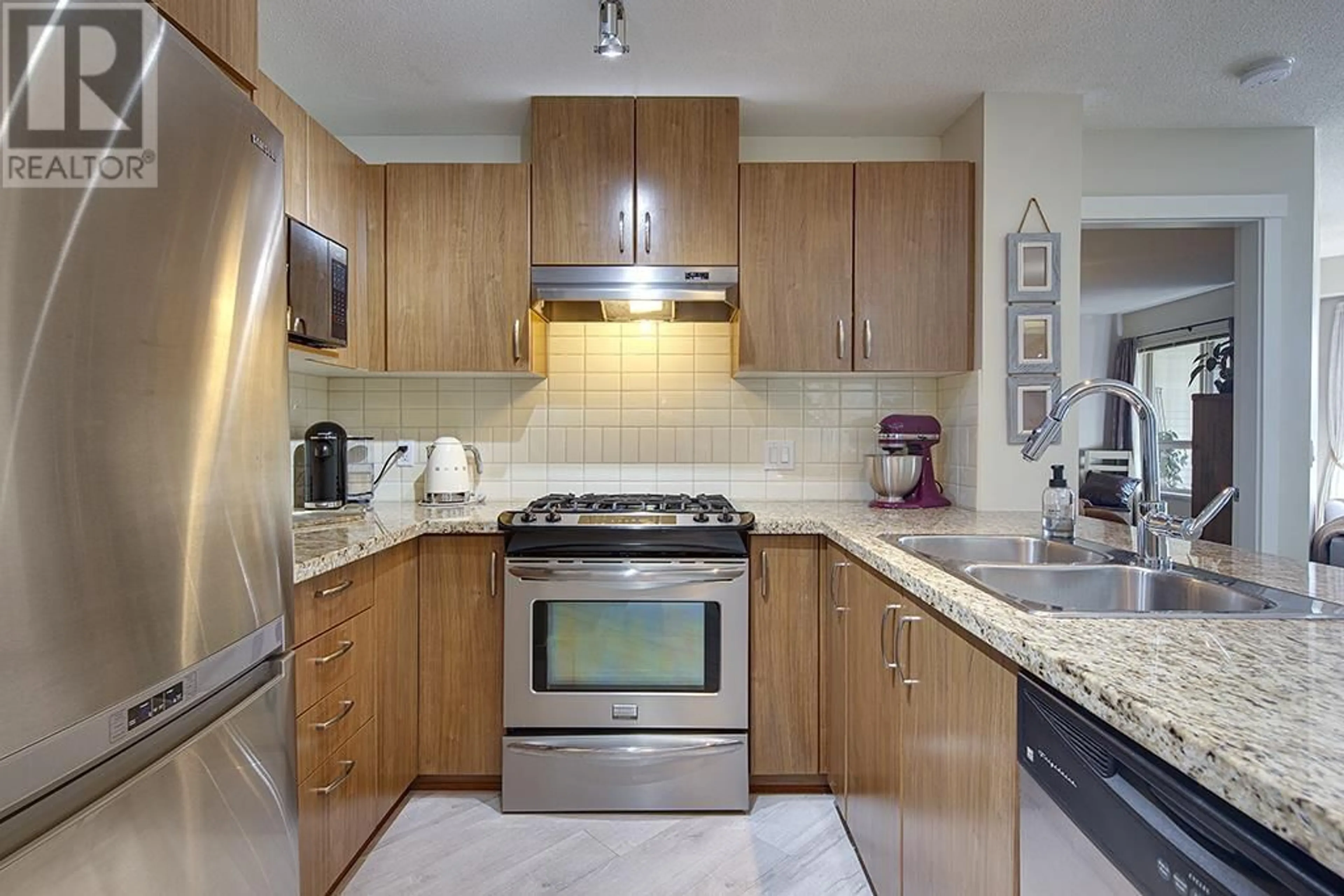 Standard kitchen, ceramic/tile floor for 207 - 3110 DAYANEE SPRINGS BOULEVARD, Coquitlam British Columbia V3E0B4