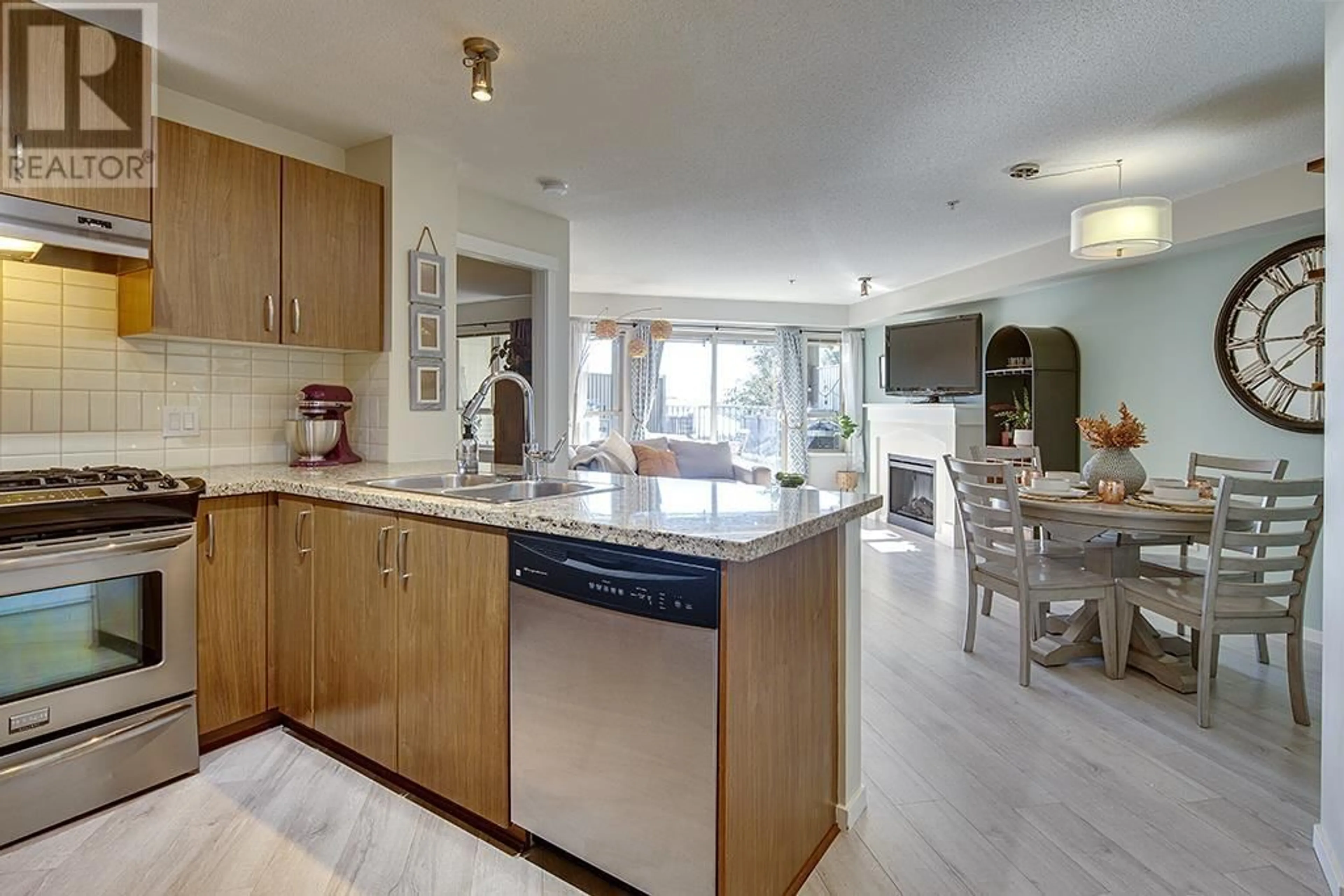 Open concept kitchen, ceramic/tile floor for 207 - 3110 DAYANEE SPRINGS BOULEVARD, Coquitlam British Columbia V3E0B4
