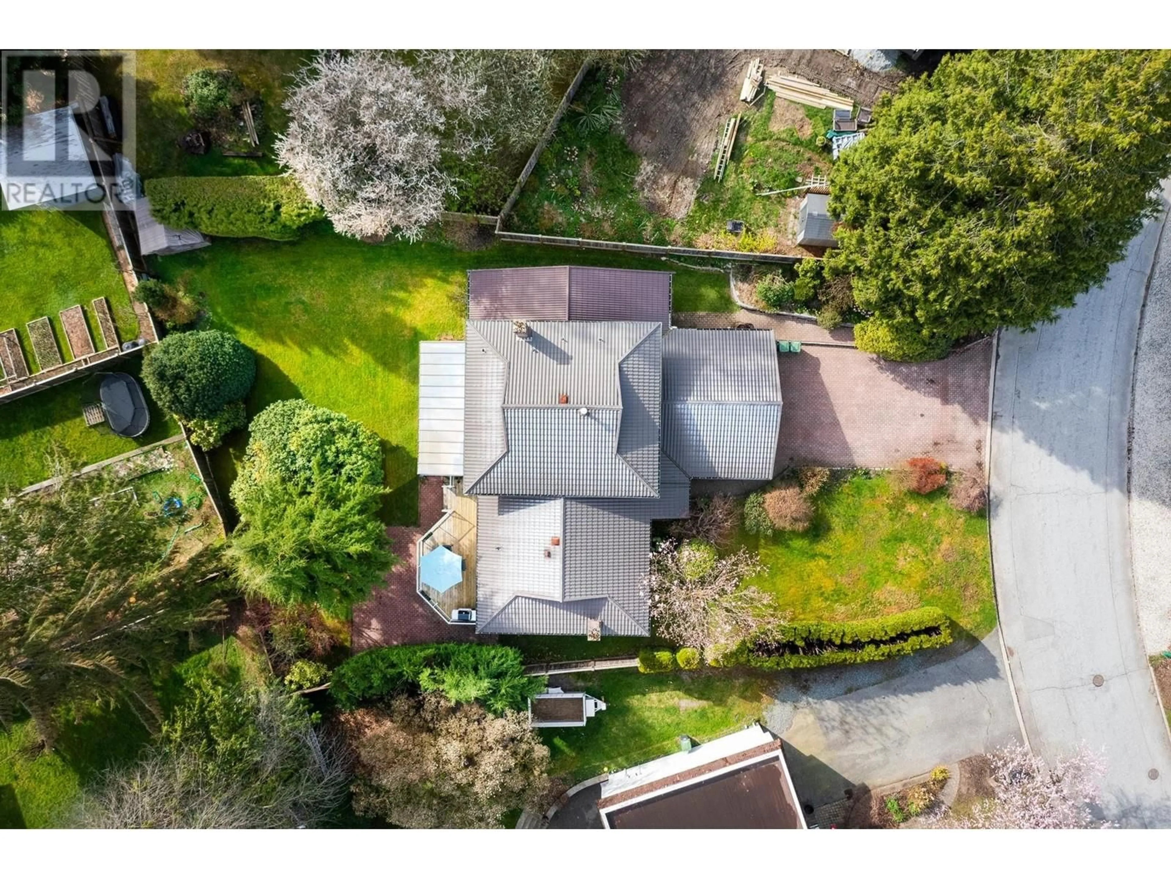 A pic from outside/outdoor area/front of a property/back of a property/a pic from drone, street for 1601 PLATT CRESCENT, North Vancouver British Columbia V7J1X9