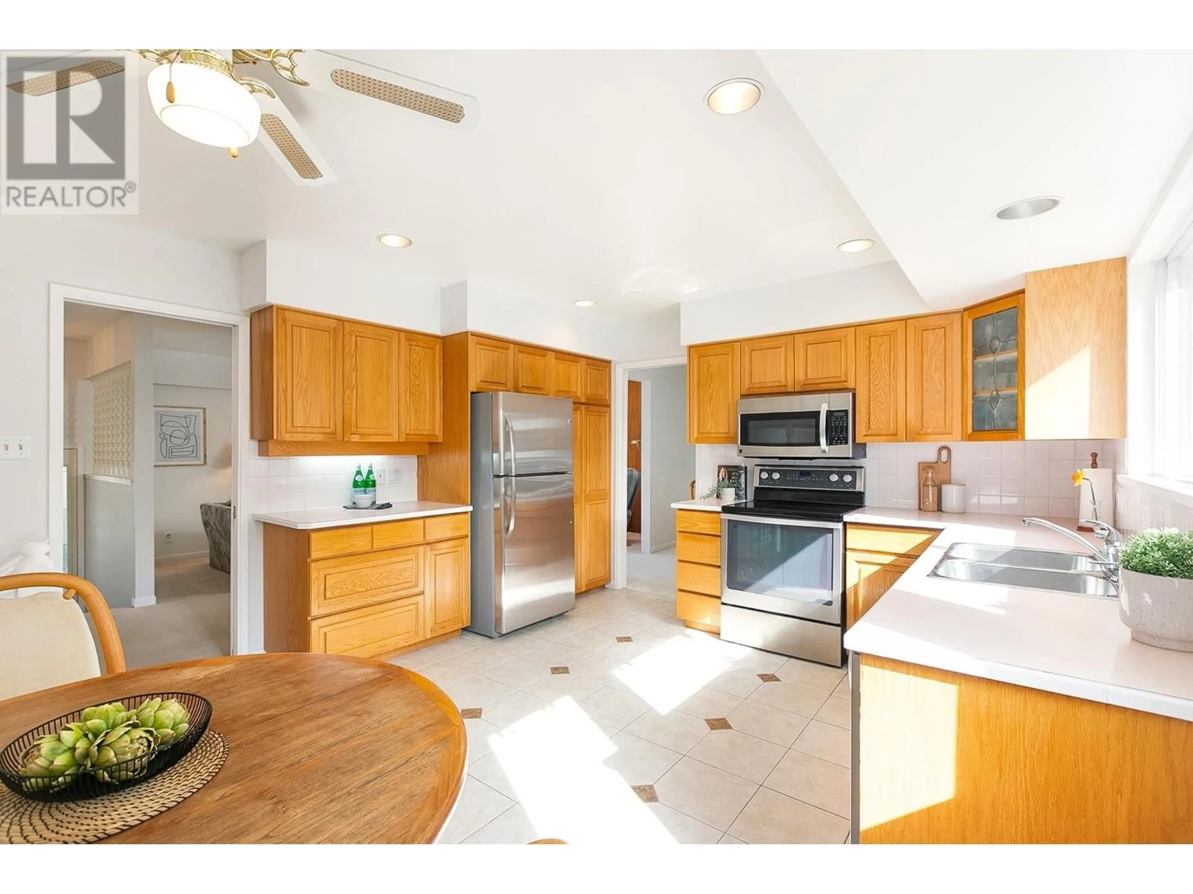 Open concept kitchen, ceramic/tile floor for 1601 PLATT CRESCENT, North Vancouver British Columbia V7J1X9