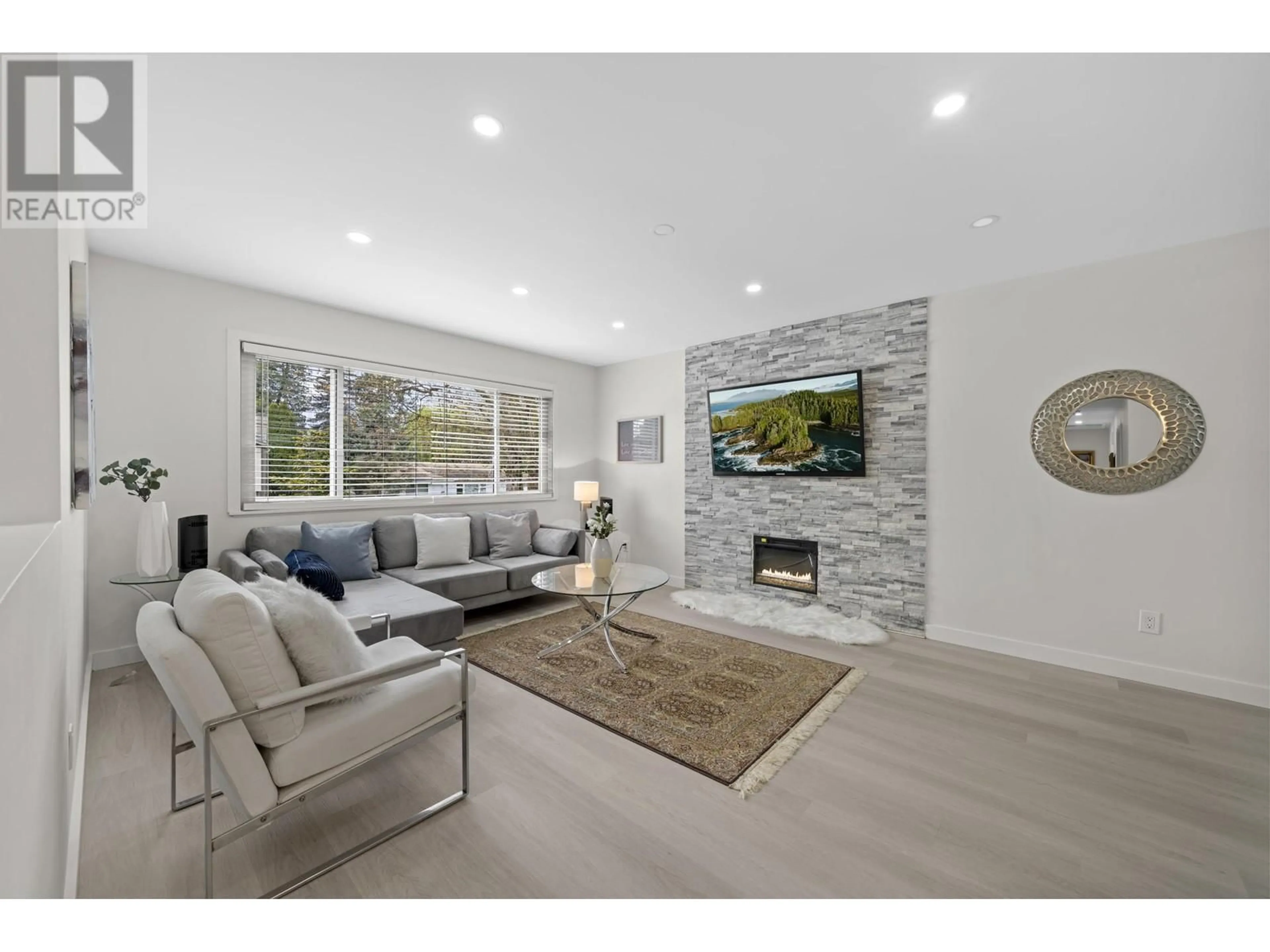 Living room with furniture, unknown for 3478 HANDLEY CRESCENT, Port Coquitlam British Columbia V3B2Y5