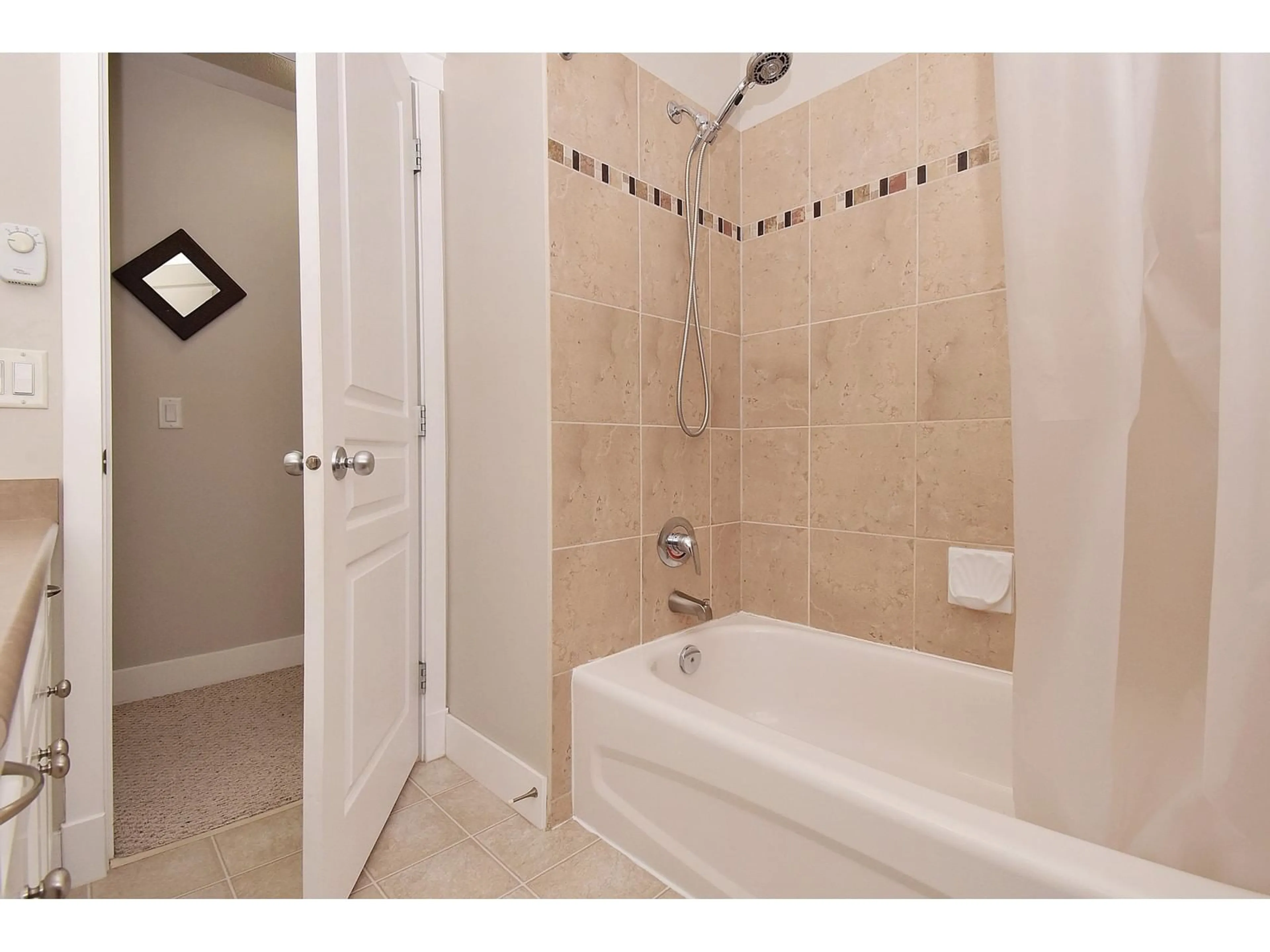 Standard bathroom, ceramic/tile floor for 19087 69A, Surrey British Columbia V4N0A5