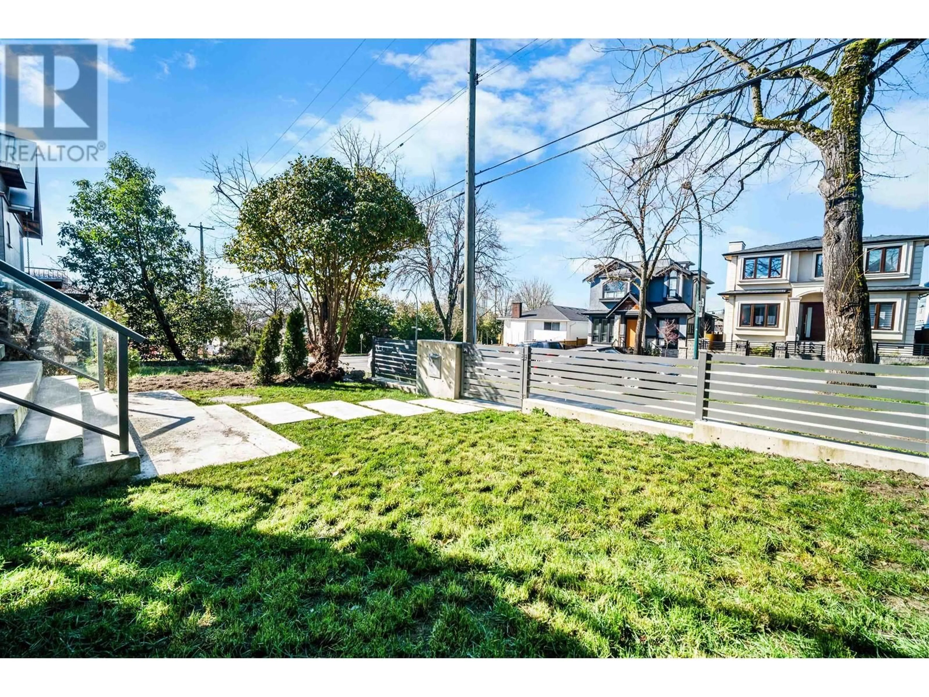 A pic from outside/outdoor area/front of a property/back of a property/a pic from drone, street for 7666 ONTARIO STREET, Vancouver British Columbia V5X3C5
