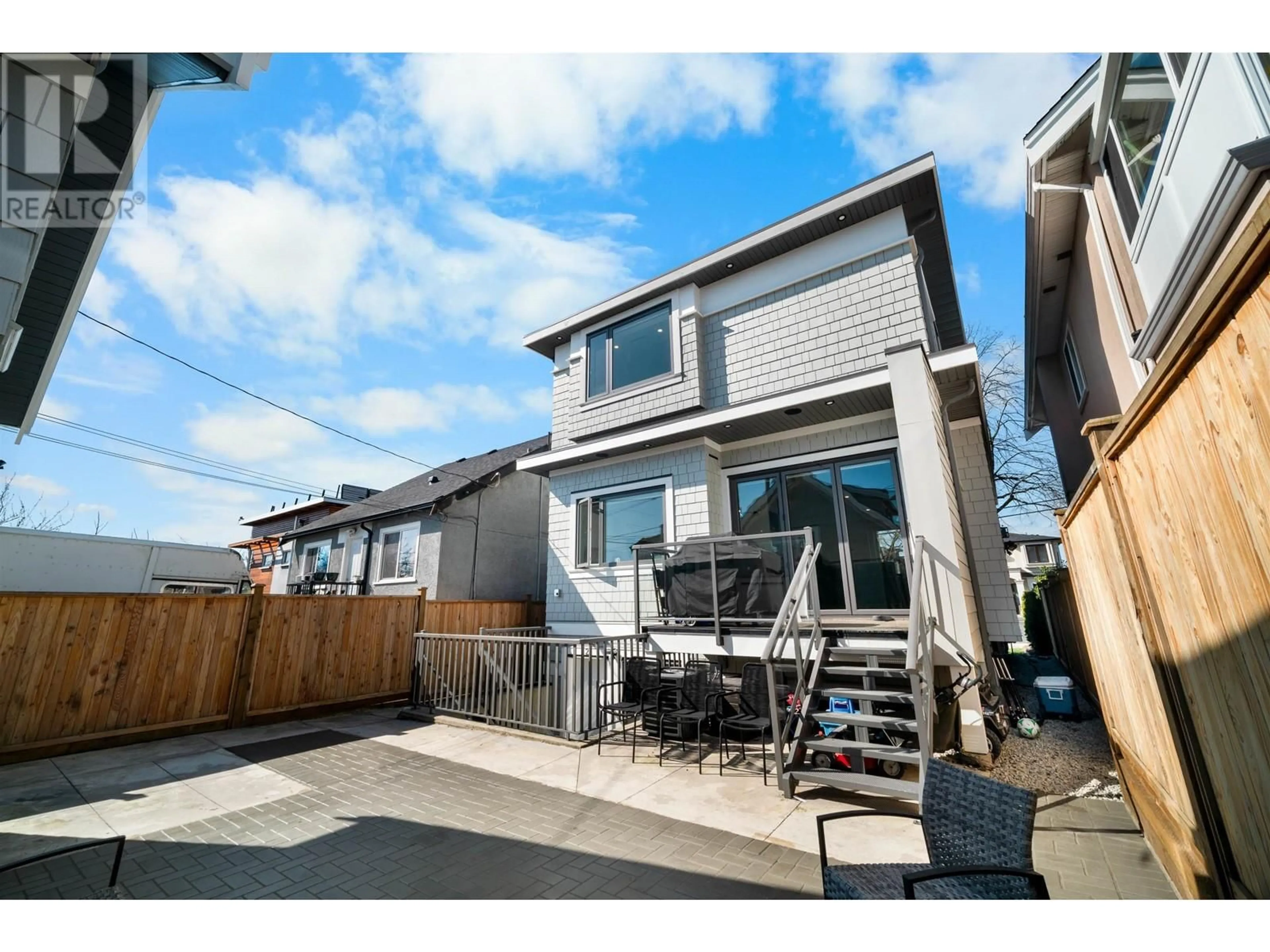 A pic from outside/outdoor area/front of a property/back of a property/a pic from drone, street for 7666 ONTARIO STREET, Vancouver British Columbia V5X3C5