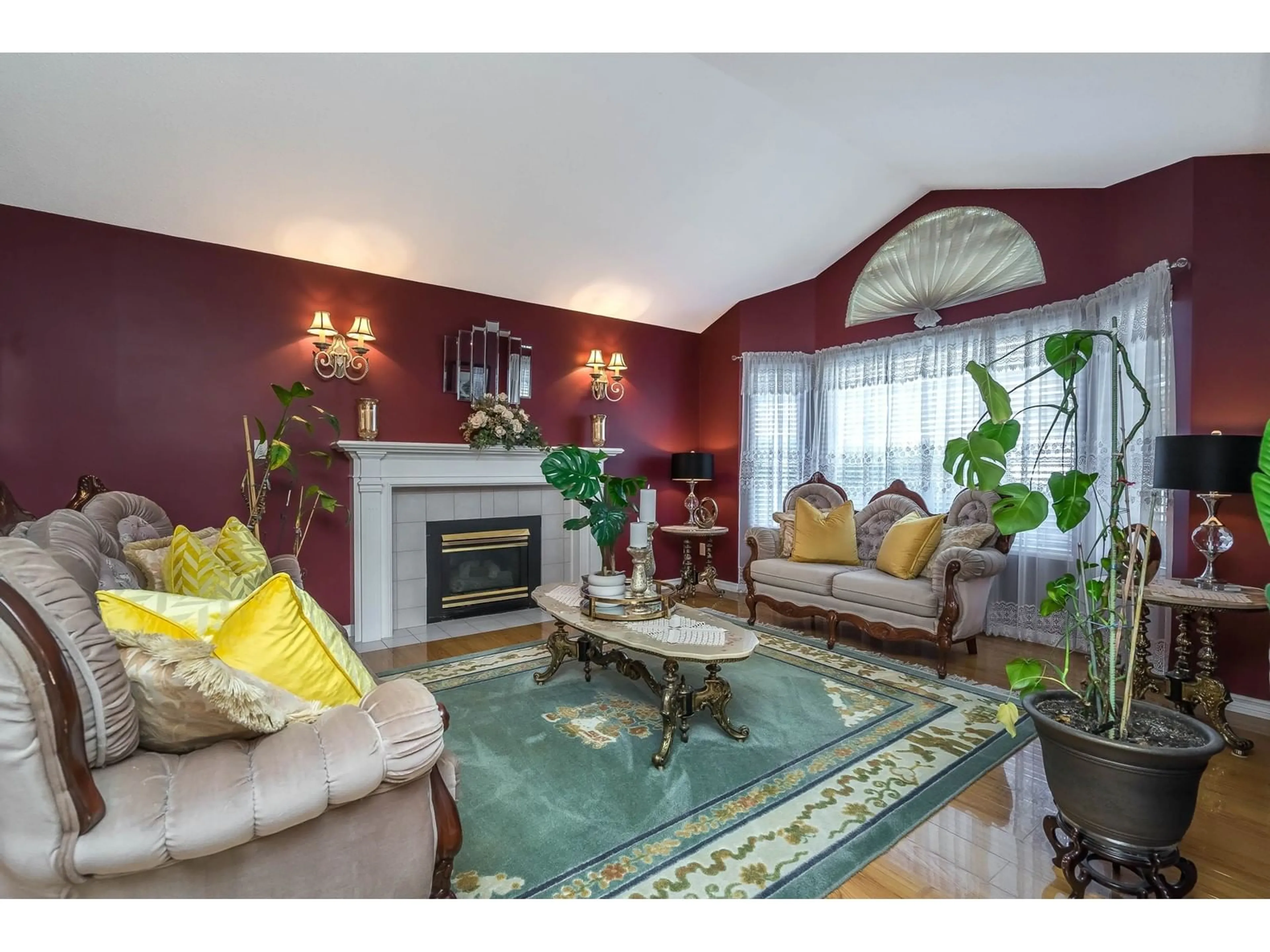 Living room with furniture, unknown for 8660 162, Surrey British Columbia V4N1B5