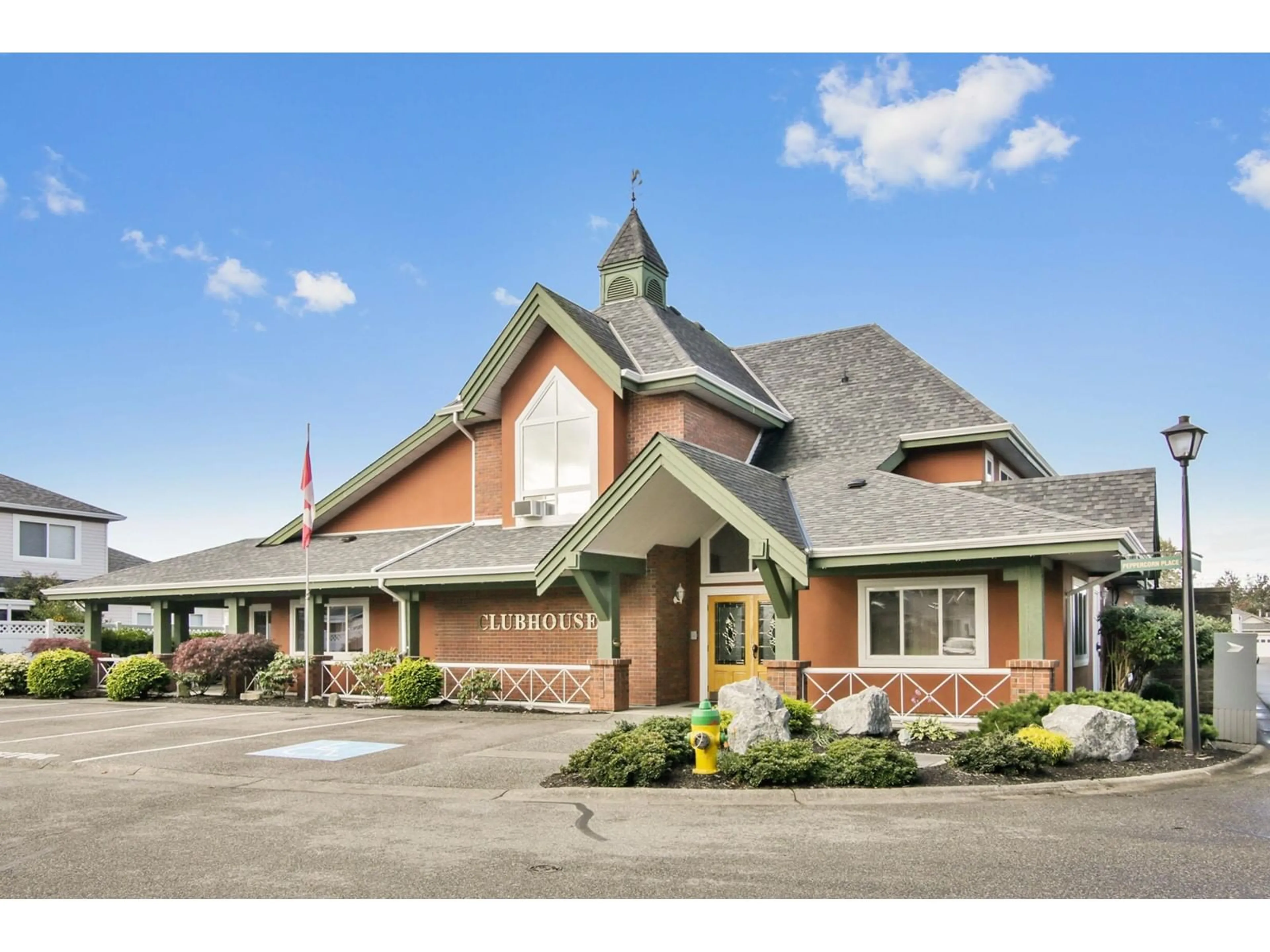 Indoor foyer for 155 - 8485 YOUNG ROAD, Chilliwack British Columbia V2P7Y7