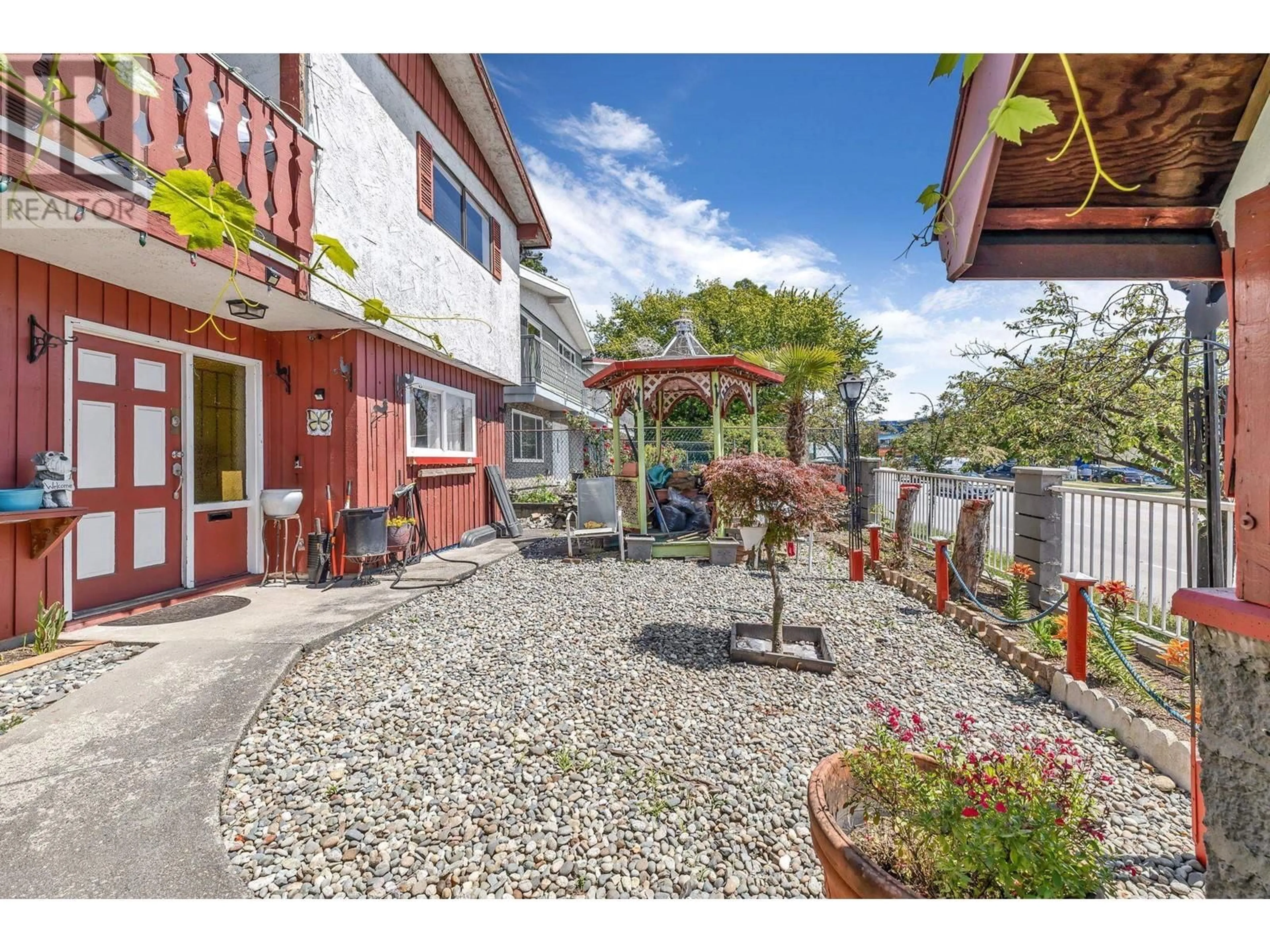 Patio, street for 1017 MARINE DRIVE, Vancouver British Columbia V5X2V5