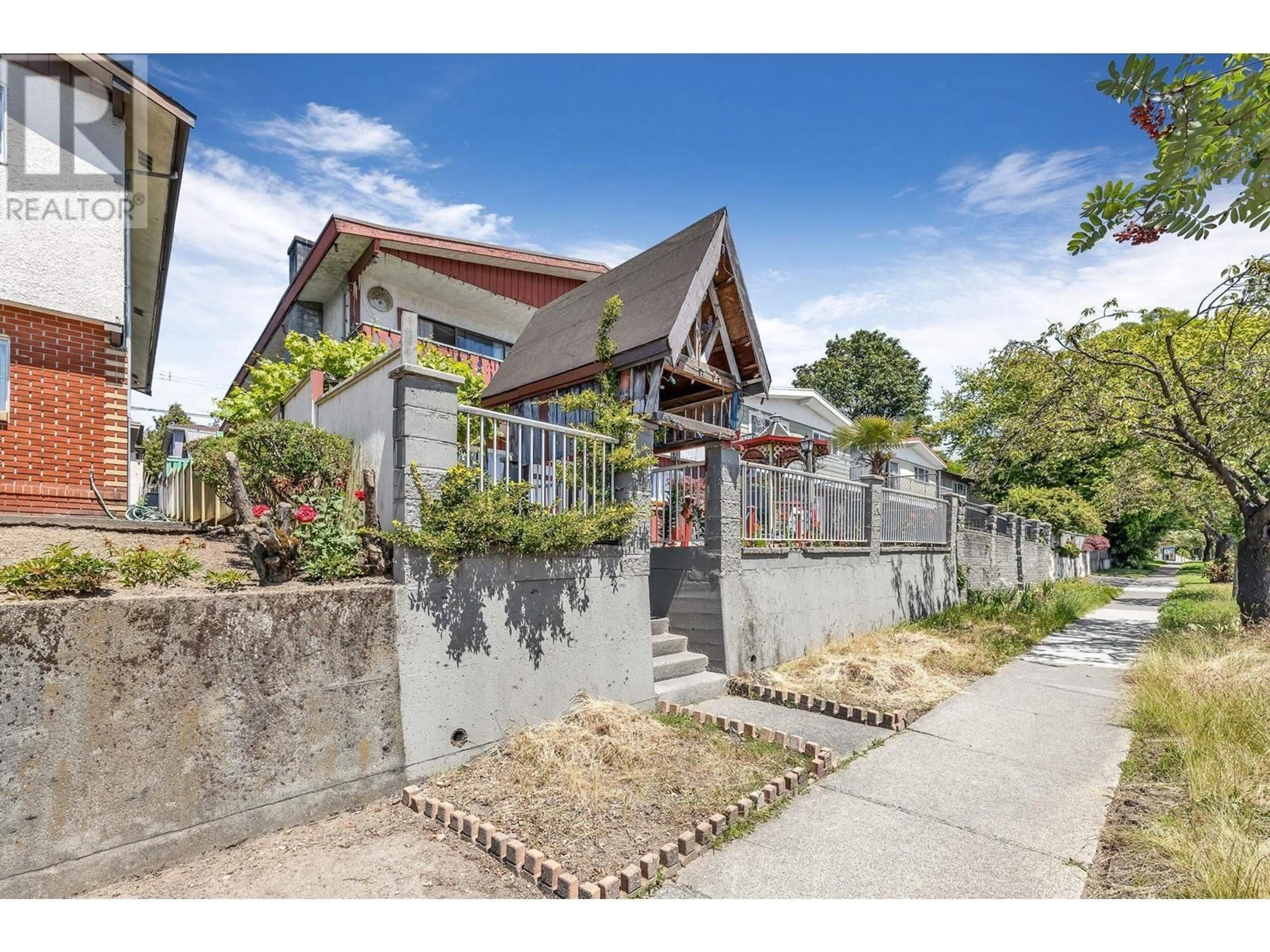Home with brick exterior material, street for 1017 MARINE DRIVE, Vancouver British Columbia V5X2V5
