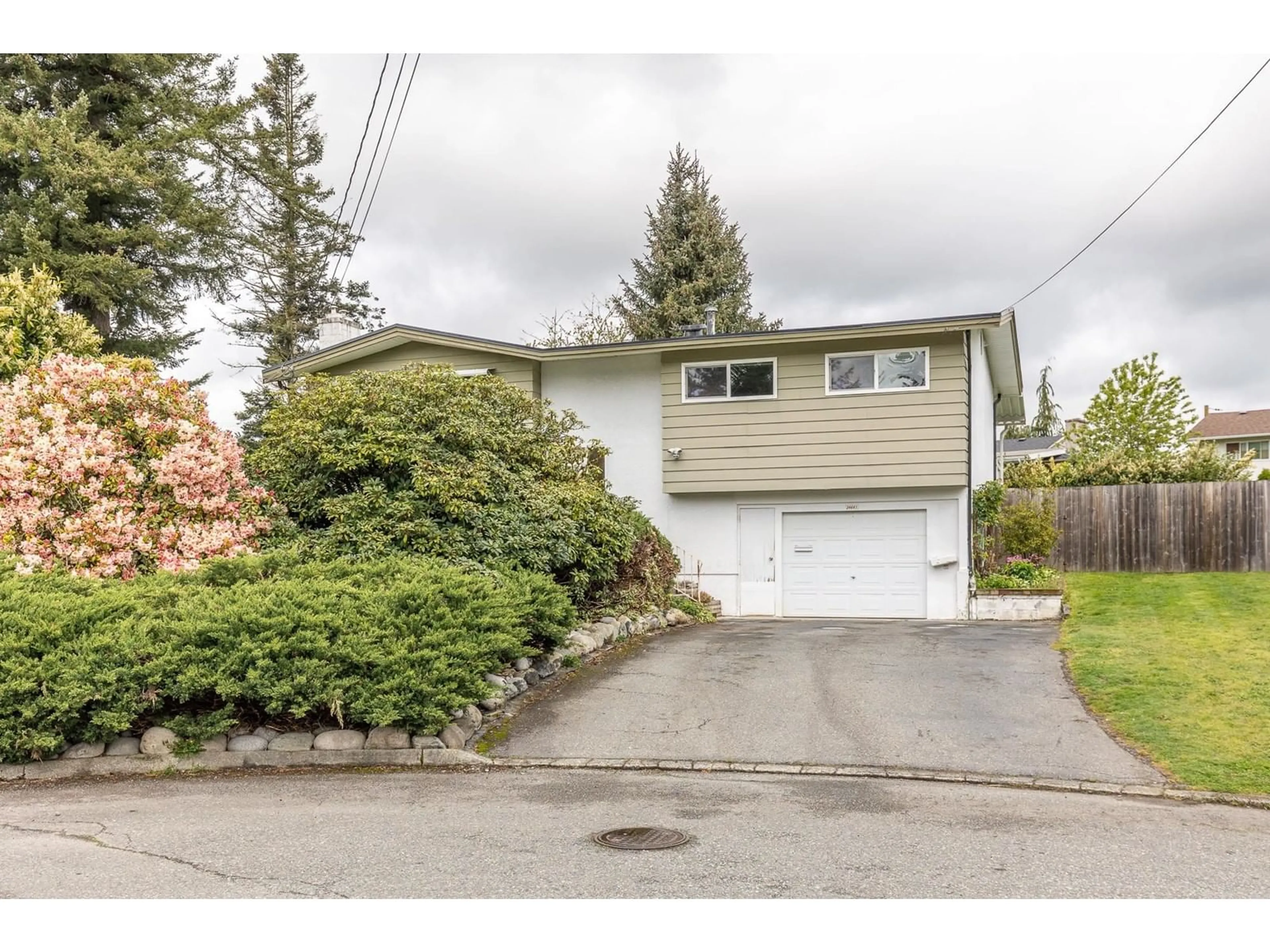 Home with vinyl exterior material, street for 34641 TUDOR, Abbotsford British Columbia V2S4X1