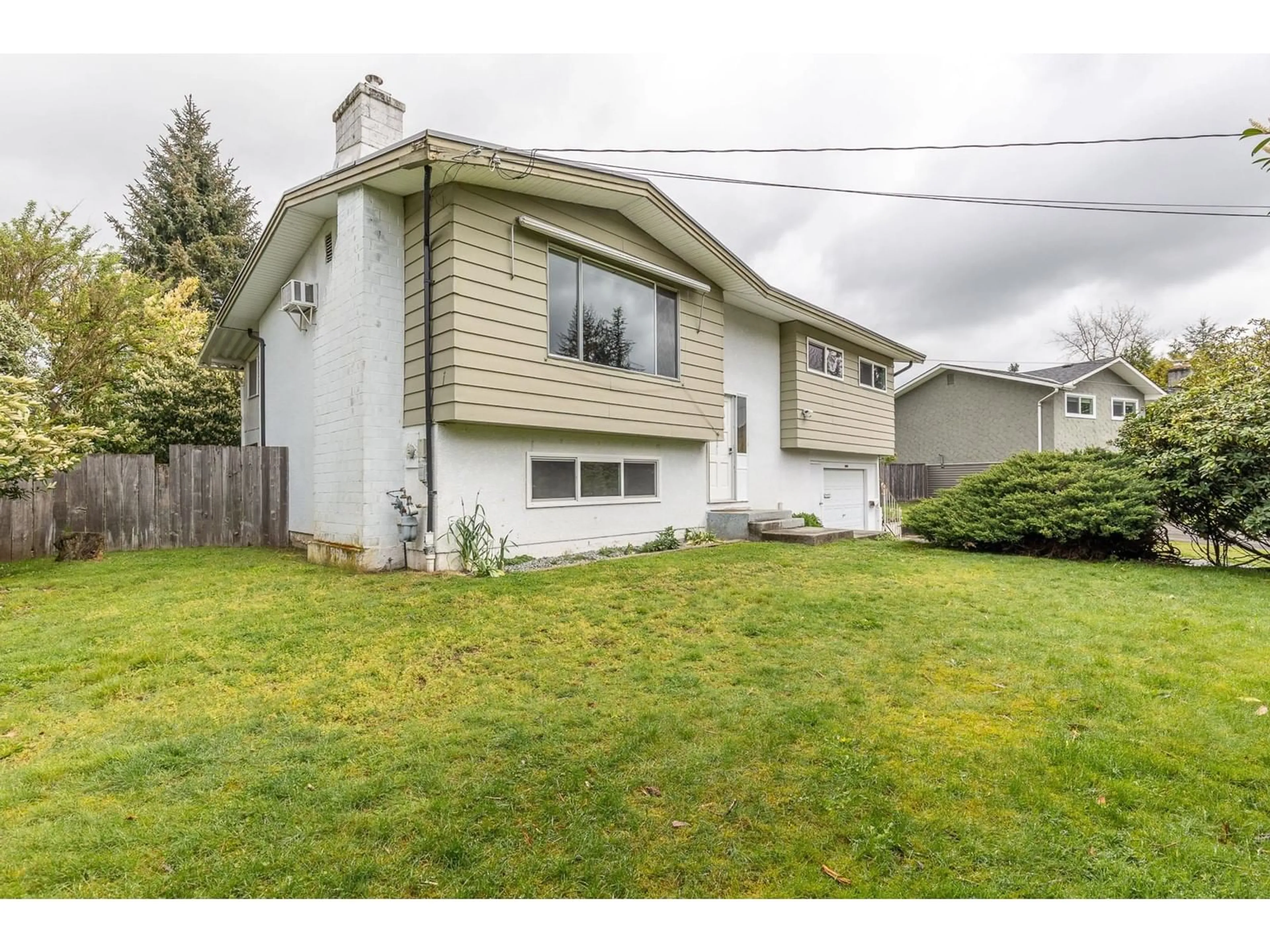 Home with vinyl exterior material, street for 34641 TUDOR, Abbotsford British Columbia V2S4X1