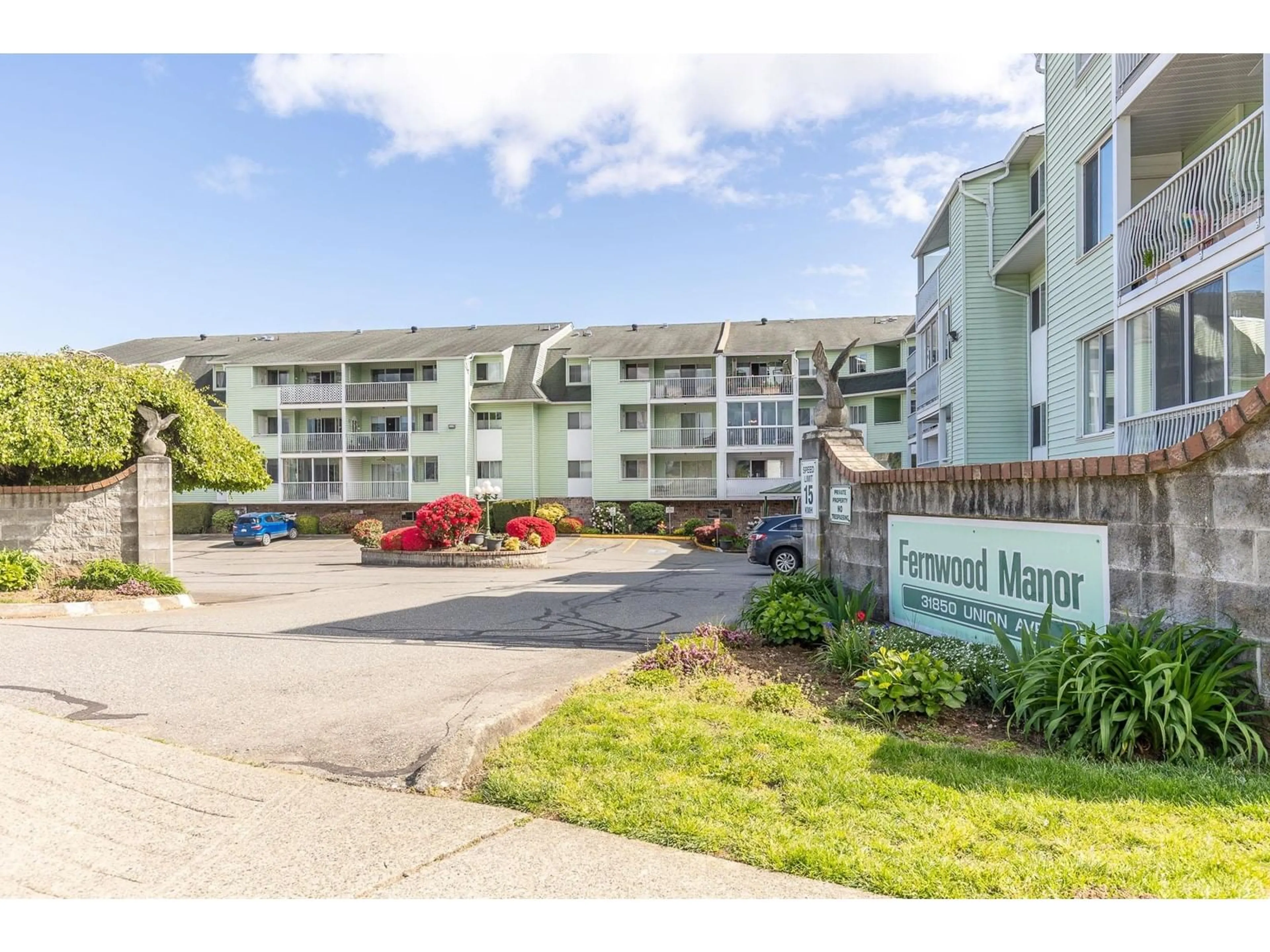 A pic from outside/outdoor area/front of a property/back of a property/a pic from drone, mountain view for 121 - 31850 UNION, Abbotsford British Columbia V2T4V2